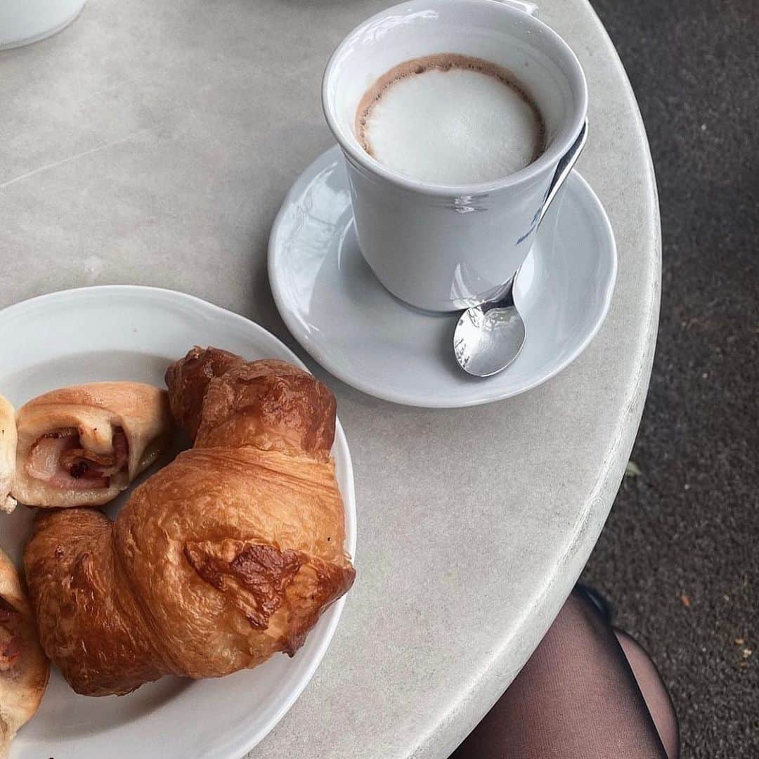 小串未来のインスタグラム：「🥐」