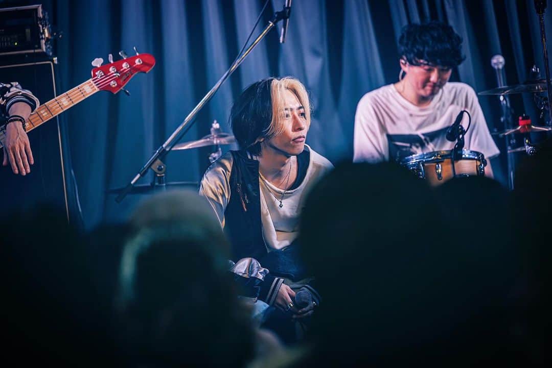 しゅんさんのインスタグラム写真 - (しゅんInstagram)「. . . Home Party Tour たのしかったから 次はもっといろんなところを回りたい🚗🚙🚐🌪️  12月も2本ワンマンあるのも楽しみ🌞 . . Photo by @sayugraph  . . #シズクノメ #HomeParty」11月30日 17時41分 - 429_shun