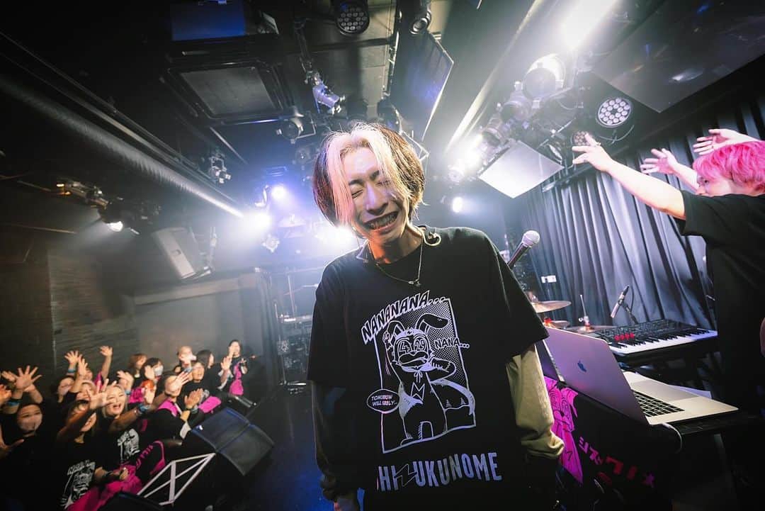 しゅんさんのインスタグラム写真 - (しゅんInstagram)「. . . Home Party Tour たのしかったから 次はもっといろんなところを回りたい🚗🚙🚐🌪️  12月も2本ワンマンあるのも楽しみ🌞 . . Photo by @sayugraph  . . #シズクノメ #HomeParty」11月30日 17時41分 - 429_shun