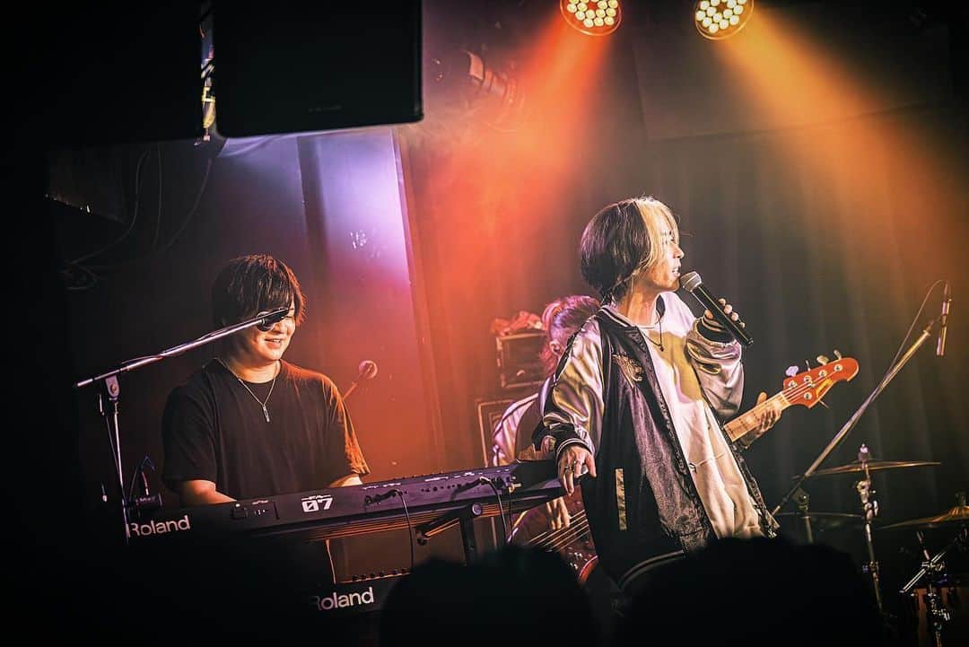 しゅんさんのインスタグラム写真 - (しゅんInstagram)「. . . Home Party Tour たのしかったから 次はもっといろんなところを回りたい🚗🚙🚐🌪️  12月も2本ワンマンあるのも楽しみ🌞 . . Photo by @sayugraph  . . #シズクノメ #HomeParty」11月30日 17時41分 - 429_shun