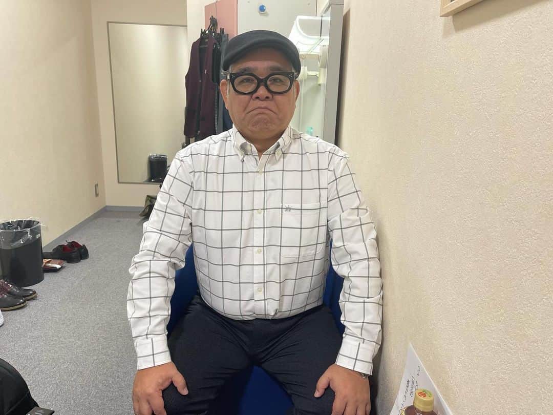 兵動大樹のインスタグラム：「うわ！！ 今日で11月終わるのに、げちゃ呑み出来ない！  月一ペースやったのにすいません！  富山公演終わって落ち着いたら是非お願い致します！  みんなに言うといてー。  （写真は申し訳ありませんの感情の顔）」