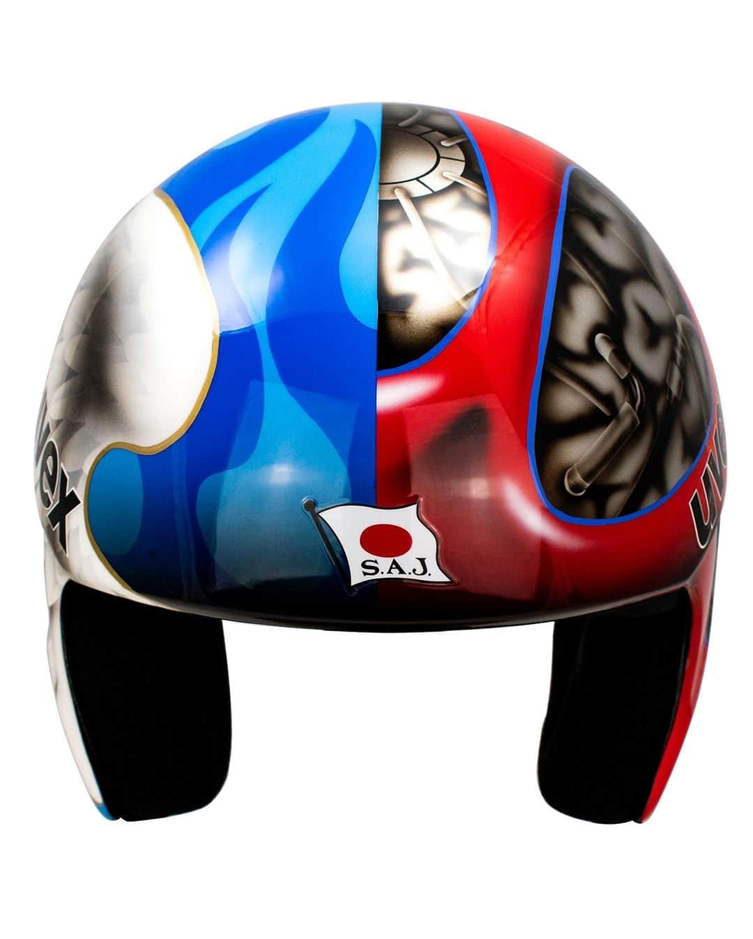 竹内択さんのインスタグラム写真 - (竹内択Instagram)「New helmet 2024-⛑️  新作カスタムヘルメットは今回も @mkurashina さんのアートなヘルメットです。  今回もめちゃ気に入ってます。  ヘルメットは自分の個性を大きく出せる唯一の場所です。  ただ頭を守るだけの道具ではなく、自分のテンションを上げるという意味でもとても大事です。  物事全てに意味は無いのかもしれないけど、意味を自分なりに見つけて気持ちが上がって豊かに過ごせるという事はとても良い事ですよね。  今回のデザインはアシンメトリーなデザインになってるので、見る方向で楽しめます。  #株式会社カワモト  #デンセン  #soilsupport #株式会社守屋建設興行 #伊藤園 #亜細亜印刷  #不二越機械工業  #シウナススイーツ  #cumberlandjapan  #長野ナブコ  #manatec  #ガレージライン #visioncompany #TOTOISD #teamtaku #takutakeuchi #竹内択 #shoheitochimoto  #栃本翔平  #custompaint  #カスタムペイント  #倉科昌高」11月30日 17時48分 - taqtakeuchi