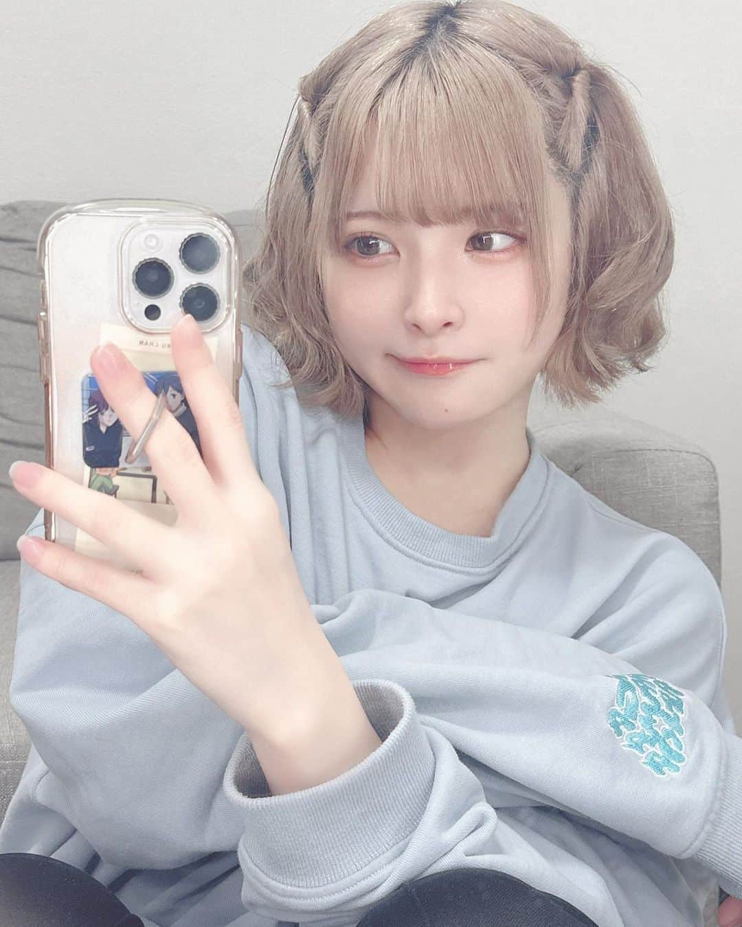 ひっそりゆうみさんのインスタグラム写真 - (ひっそりゆうみInstagram)「.  少し体調崩しちゃって ひたすらお布団の中で過ごす1日を 過ごしたのですが  色んな過去の自撮り見てて、結局みんな どんなひっそりが好きなのかな って悩んでしまった。  どんな髪色のひっそりが好き❔🐶」11月30日 17時48分 - mer_calme25