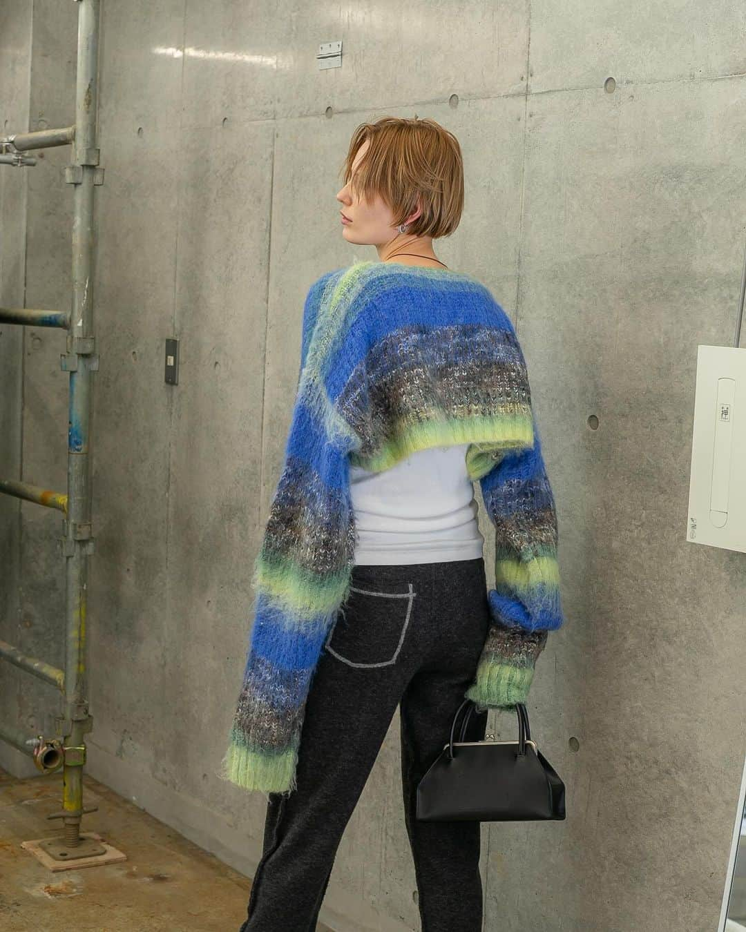 PERVERZE_OFFICIALさんのインスタグラム写真 - (PERVERZE_OFFICIALInstagram)「#PERVERZE_AW23 Collection is now available online.  " Gradient Stripe Top and Scarf " color. Green , Gray , Pink  Discover the collection on our online and @perverze_minamiaoyama . #PERVERZE #AW23」11月30日 17時49分 - perverze_official