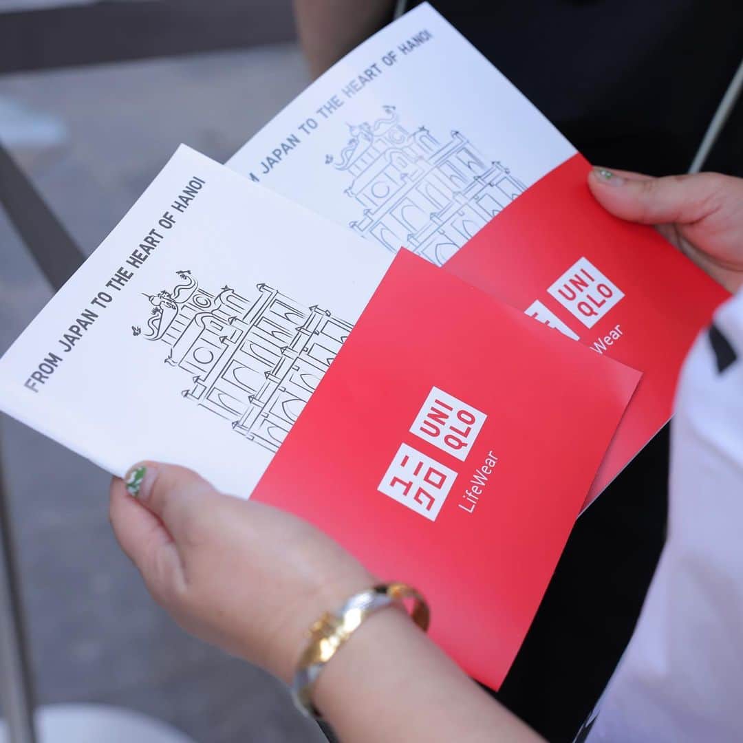 ユニクロさんのインスタグラム写真 - (ユニクロInstagram)「Exciting News from Hanoi, Vietnam @uniqlovnam ! 🇻🇳🎉 Uniqlo debuts its first-ever street-front store in the heart of Hanoi's historic district. Join us in embracing the fusion of fashion and history 🌟  #UNIQLOVN #UNIQLOHoanKiem #UNIQLO #LifeWear」11月30日 17時50分 - uniqlo