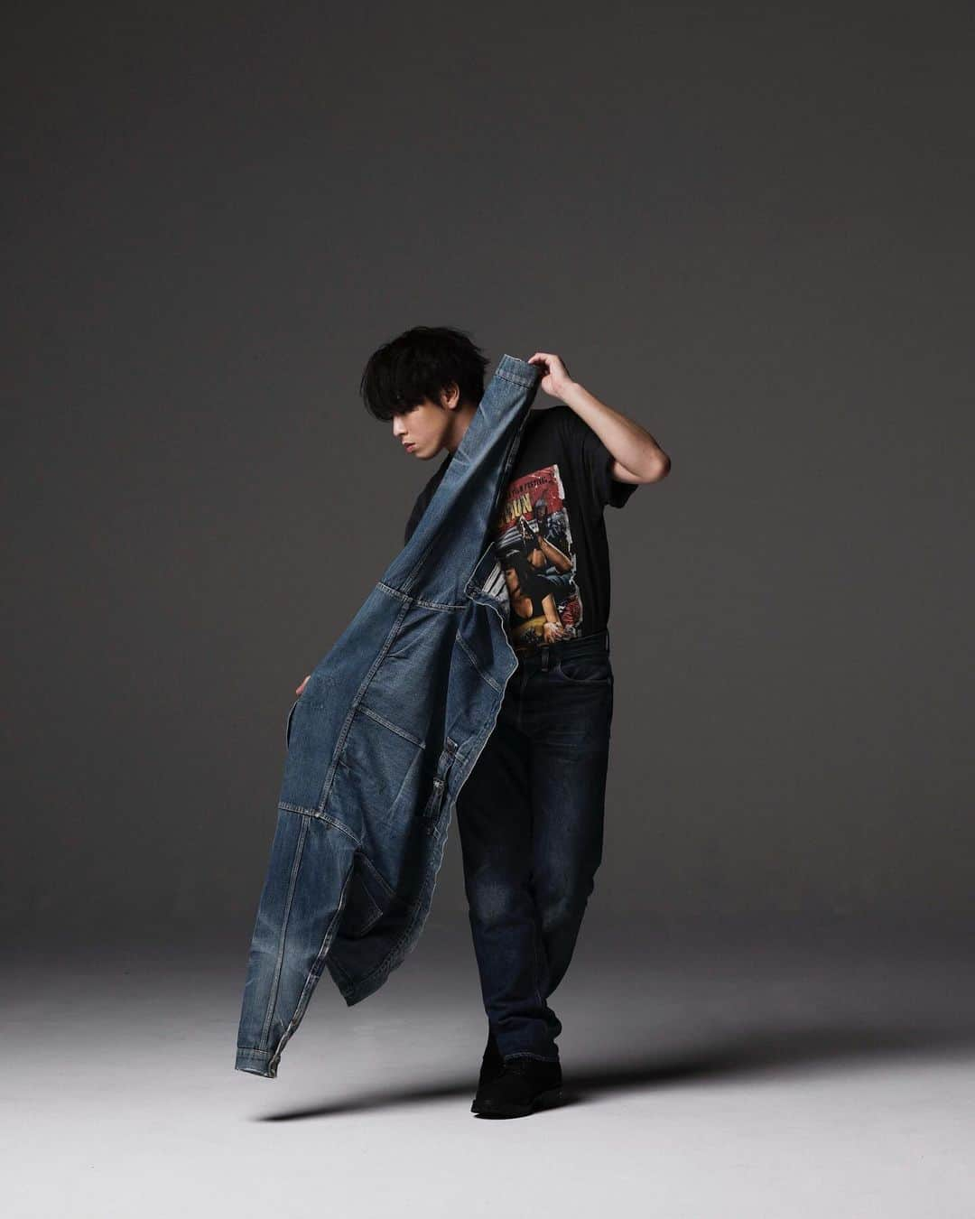 宮舘涼太のインスタグラム：「⁡ ⁡ #Levis ⁡ パンツ 501XX  1947年モデル ⁡ 第二次世界大戦後、物資の供給も元に戻り 1番完成されたモデルと言われています。　 ⁡ ジャケット Levi’s506XXE  1946年モデル　　 ⁡ サイズ46  ⁡ Levi’s の通称"1ｓｔ" 1ポケットで、背中にはシンチバックのアジャスターが付く！ サイズ46以上には、背中に"スプリットバックル"  T-Back仕様になっています。 ⁡ #ヴィンテージ ⁡」