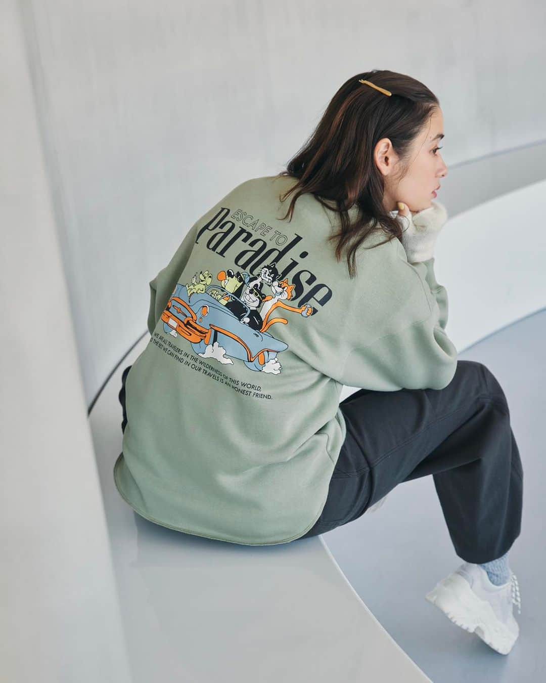 のインスタグラム：「#RCWB#RODEOCROWNS NEW ARRIVAL ▶12/6(WED) 発売スタート ━━━━━━━━━━━━━━━━━━━━━━ ドライブするアニマルキャラがアメカジチックで 可愛いスウェットトップス。 裾はリブのない切りっぱなしのようなデザインなので、 お洒落な抜け感がプラスされます。  To Paradiseスウェットトップス (420GAI90-110V) L/T.GRY_C.GRY_L/KHA SIZE：F ￥5,500(税込) ━━━━━━━━━━━━━━━━━━━━━━ #RODEOCROWNSWIDEBOWL」