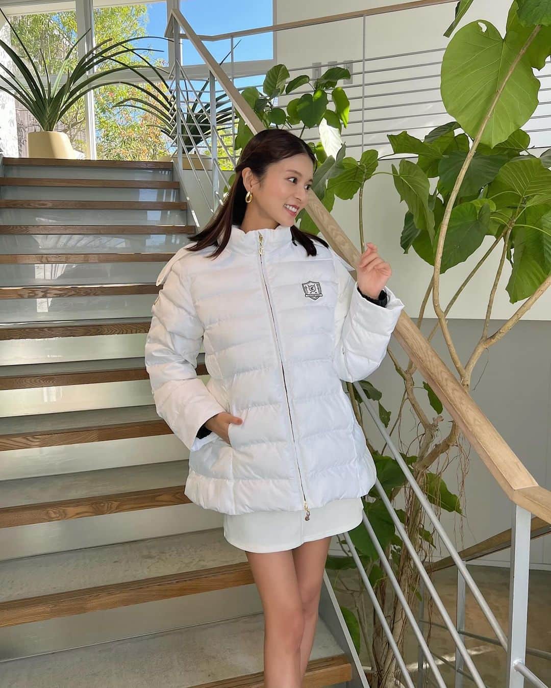 東野佑美のインスタグラム：「お久しぶりの⛳️ 久々の方が上手くいったりするよね？🤭  早朝はもう冷えるので セルフォードのゴルフウェア着ました！ 袖もフードも取り外せて便利なの🏌🏻‍♀️🤍  #celford #ゴルフウェア #gifted」