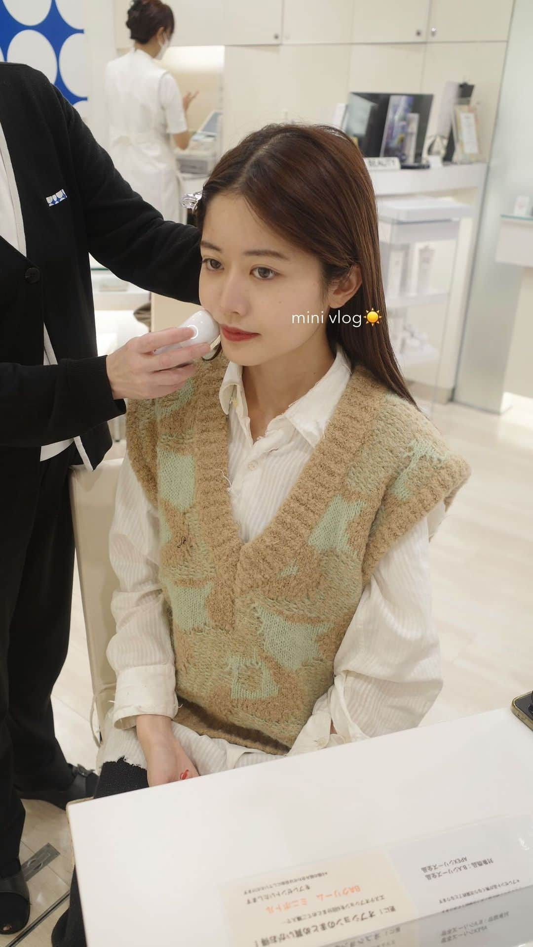 吉成亜美のインスタグラム：「#PR #ポーラ  渡米中にジャンクフードを毎日のように食べ、おでこやアゴ周りにできたニキビたち。 改めて食生活は大事だなと痛感しました。  この日は朝からしっかり野菜を食べ、3回目のPOLAの肌分析へ。 あまりよろしくない食生活を送っていたので、皮脂が増えているだろうなと心配していたのですが、意外とそんなこともなく！  むしろ乾燥が原因でニキビリスクが高まっているとのことでした。最近はほっぺのあたりが特に乾燥していて痒い😱 肌分析に基づいて、保湿をより念入りにしていこうと思います！1番乾燥する冬こそツヤツヤなお肌でいたいな。  ※今回もPOLA THE BEAUTY吉祥寺店へお邪魔しました  #ポーラの肌分析 #肌プランニング #肌分析 #ポーラザビューティー吉祥寺店」