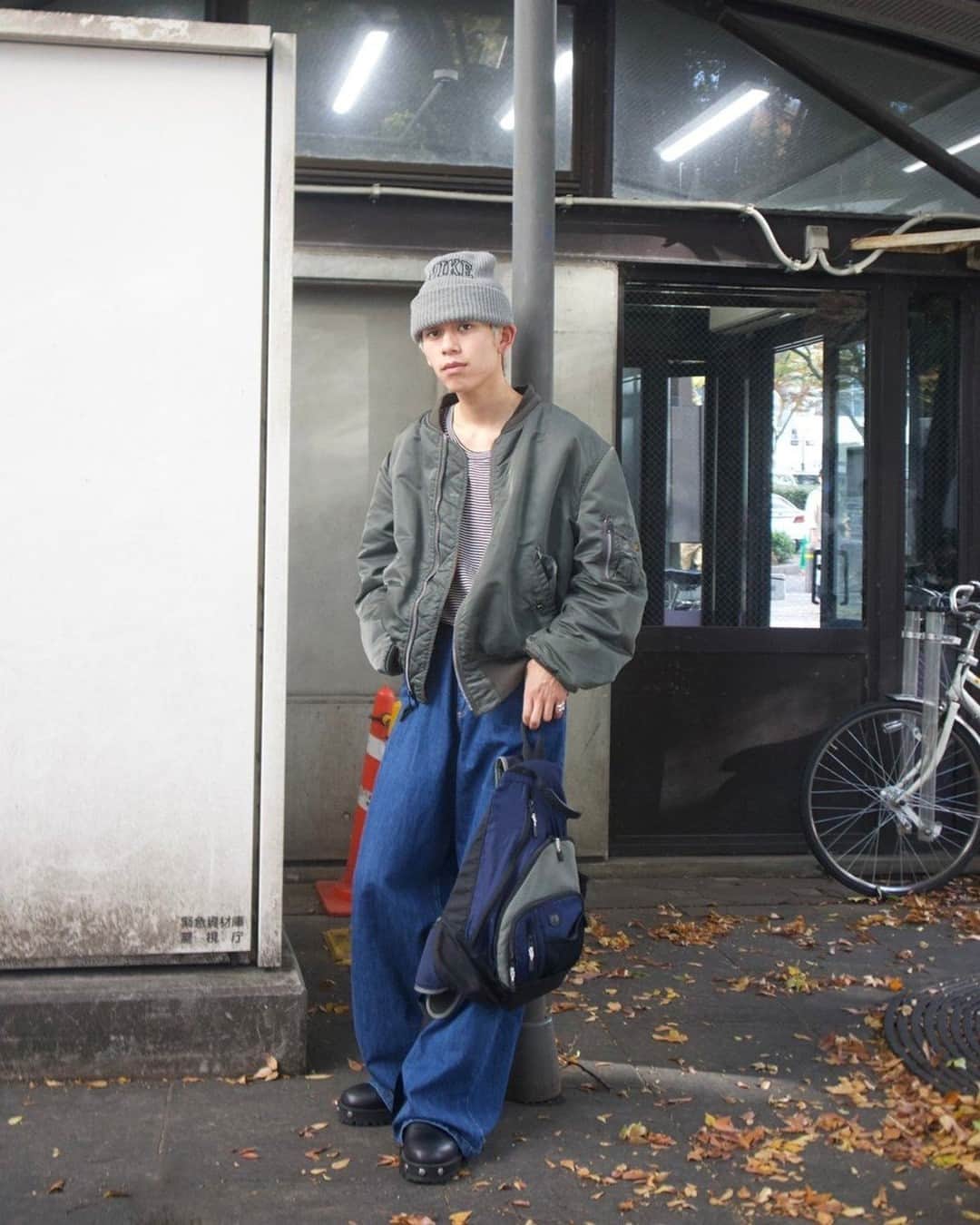 Fashionsnap.comのインスタグラム：「Name: 溝上幹人⁠ Age: 23⁠ Occupation: アパレルスタッフ⁠ ⁠ Outer #ALPHA⁠ Bag #LLBean⁠ Shoes #OUAT⁠ ⁠ Photo by @takashima.shun⁠ ⁠ #スナップ_fs #fashionsnap #fashionsnap_men」