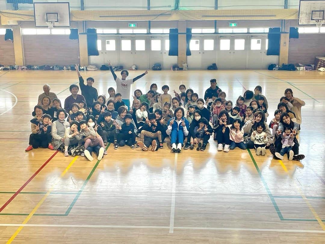 佐藤弘道さんのインスタグラム写真 - (佐藤弘道Instagram)「今日は青森県八戸市の小中野小学校で健康教育出前授業を担当させて頂きました。 第1部は地元の園児の親子体操教室。 第2部は1〜3年生の運動あそび。 第3部は4〜6年生の運動あそび。 小中野小学校の生徒は、みんな明るくて素直で可愛かったぁ〜♡ また機会が出来たら一緒に遊ぼうね！ 教職員の先生方、準備から片付けまでありがとうございました。 校長先生、本当に色々とお世話になりました。 今回はとても楽しい時間でした。 また機会がありましたら、ぜひよろしくお願いいたします(^^)  #健康　#教育　#公開　#授業 #小中野小学校」11月30日 17時57分 - satouhiromichi023