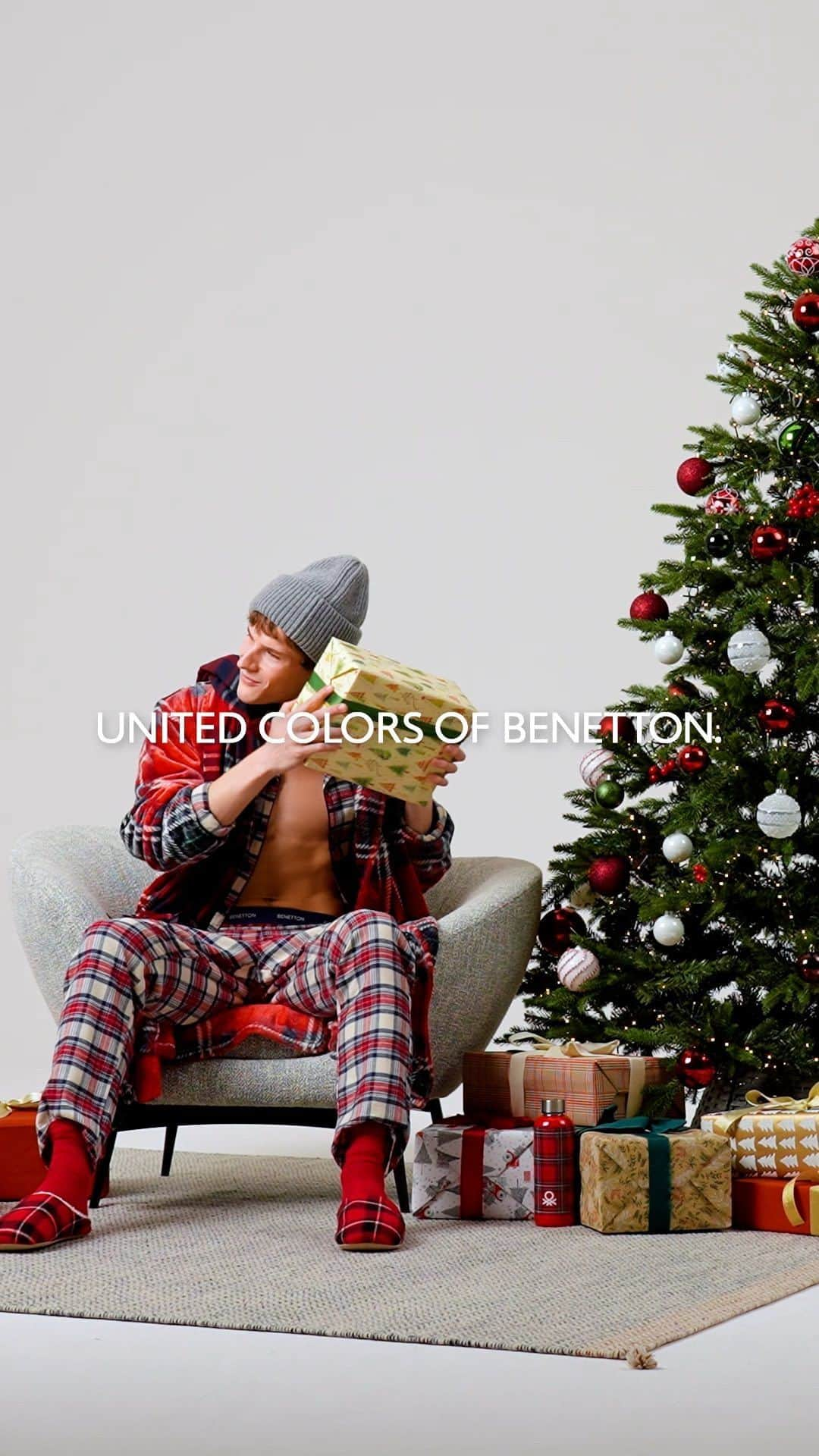 ベネトンのインスタグラム：「Home for the holidays. Discover the United Colors of Benetton Holiday guide, on benetton.com.  #Benetton」