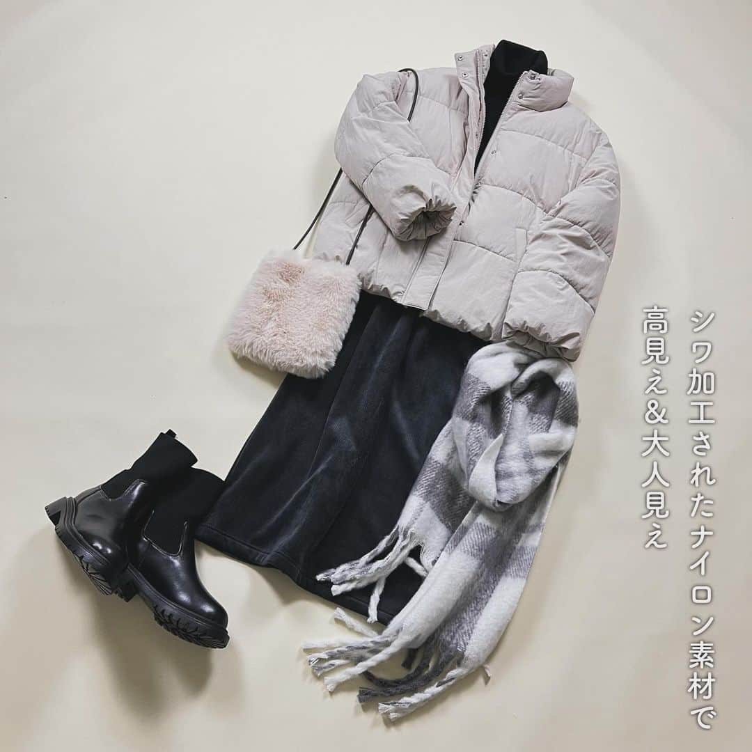 ハニーズ公式さんのインスタグラム写真 - (ハニーズ公式Instagram)「この見た目、あったかさで￥3980は買い！ コスパ最強ブルゾン！  ▫️2枚目 『スタンドファイバーダウン』￥3980 ・673042821242 『裏起毛ゆるロゴスウェット』￥2280 ・654011838349 『ストレートパンツ68丈』￥2680 ・586072075845 『コインローファー』￥2680 ・235134804852 『キルティングトートバッグ』￥1980 ・267121833891  ▫️3枚目 『スタンドファイバーダウン』￥3980 ・673042821249 『あったかタートル』￥2280 ・574031123942 『あったかナロースカート』￥2480 ・685023876642 『太フリンジマフラー/柄』￥1980 ・281133850897 『厚底ソックスブーツ』￥3480 ・266134849252  詳しくはプロフィールのURLからチェック✔︎ @honeysofficial  画像をタップすると商品ページにとぶことができます☺︎ #今買って長く使える#ハニーズ購入品 #coordinate#honeys#ハニーズ #fashion #R_fashion #ootd #プチプラ #コスパ最強#高見えコーデ #スタッフおすすめ#アウターコーデ #overseas #overseasshipping #fashionista #fashiongram」11月30日 18時05分 - honeysofficial