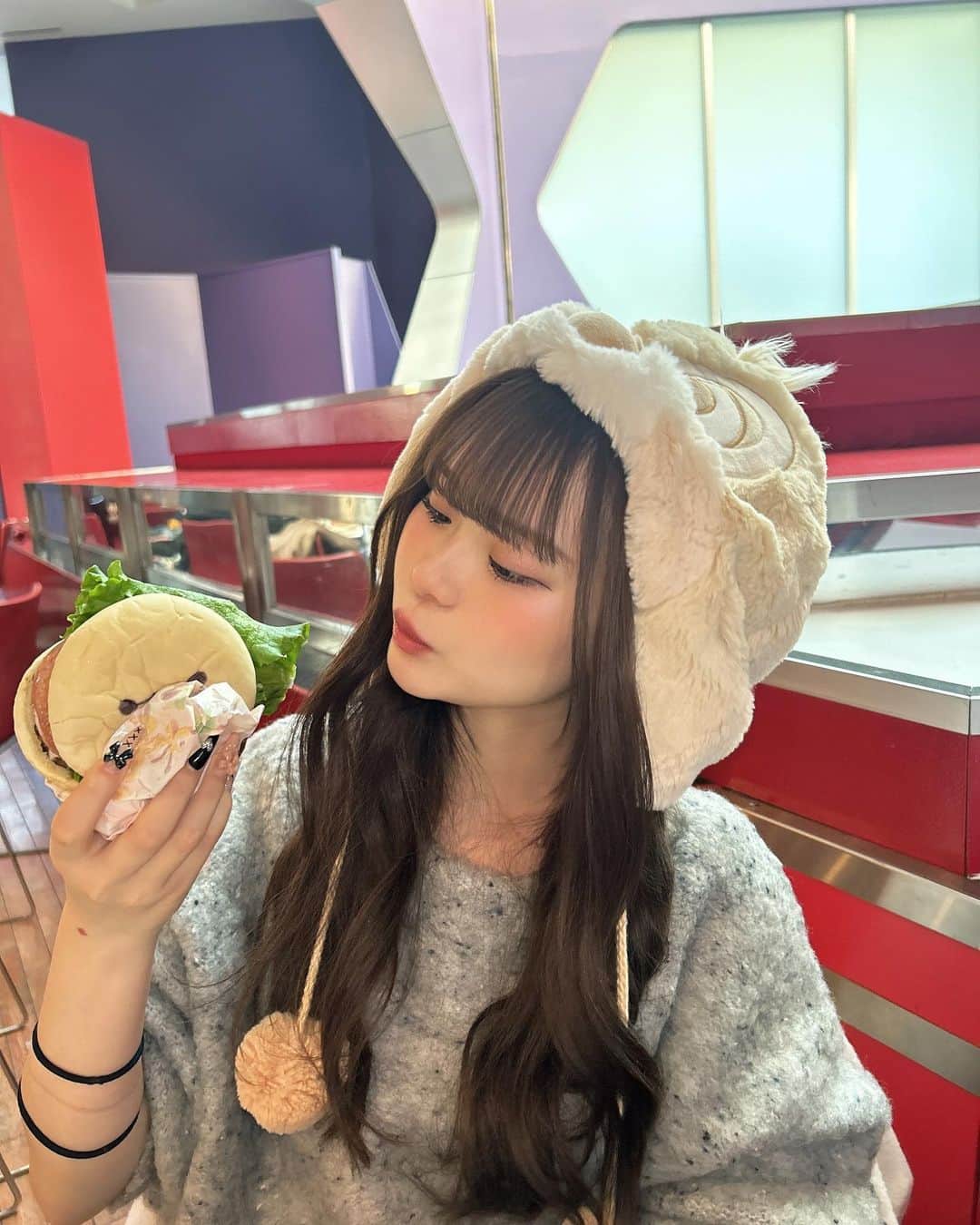 桜さんのインスタグラム写真 - (桜Instagram)「このベイマックスのハンバーガー美味しすぎた、まじたまんねえ あと期間限定のホットピーチティーもオヌヌメ」11月30日 18時17分 - sakura_0808_