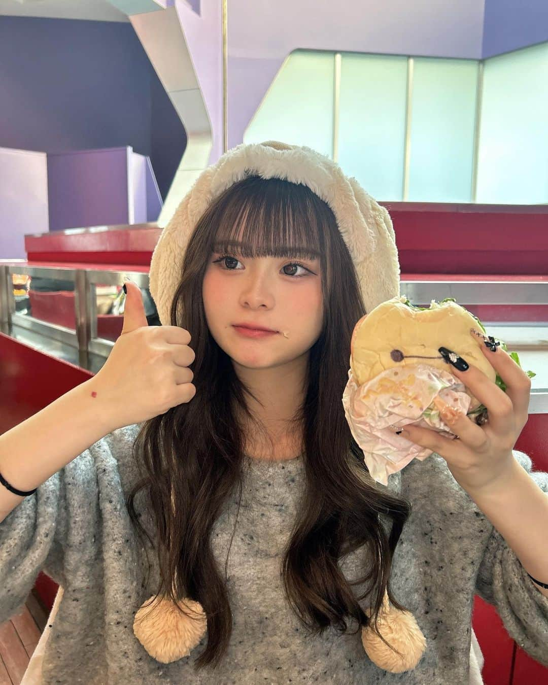 桜さんのインスタグラム写真 - (桜Instagram)「このベイマックスのハンバーガー美味しすぎた、まじたまんねえ あと期間限定のホットピーチティーもオヌヌメ」11月30日 18時17分 - sakura_0808_