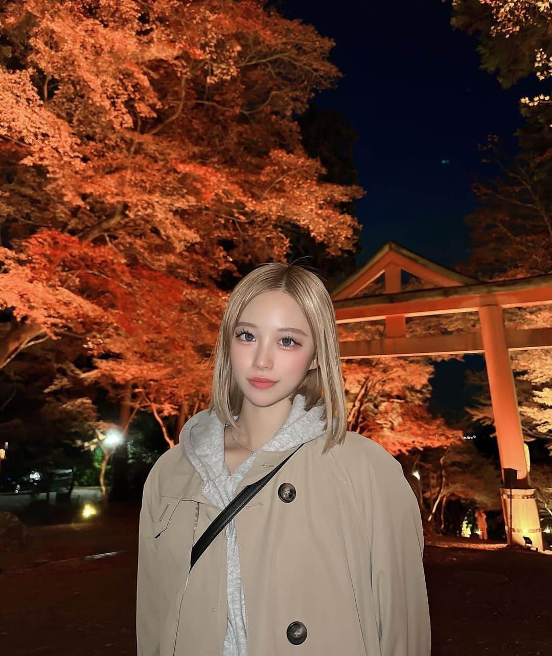 erinaのインスタグラム：「今年紅葉見られへんと思ってたけど見れた❤️  夕方と夜とまた別の綺麗さで感動〜✨️」