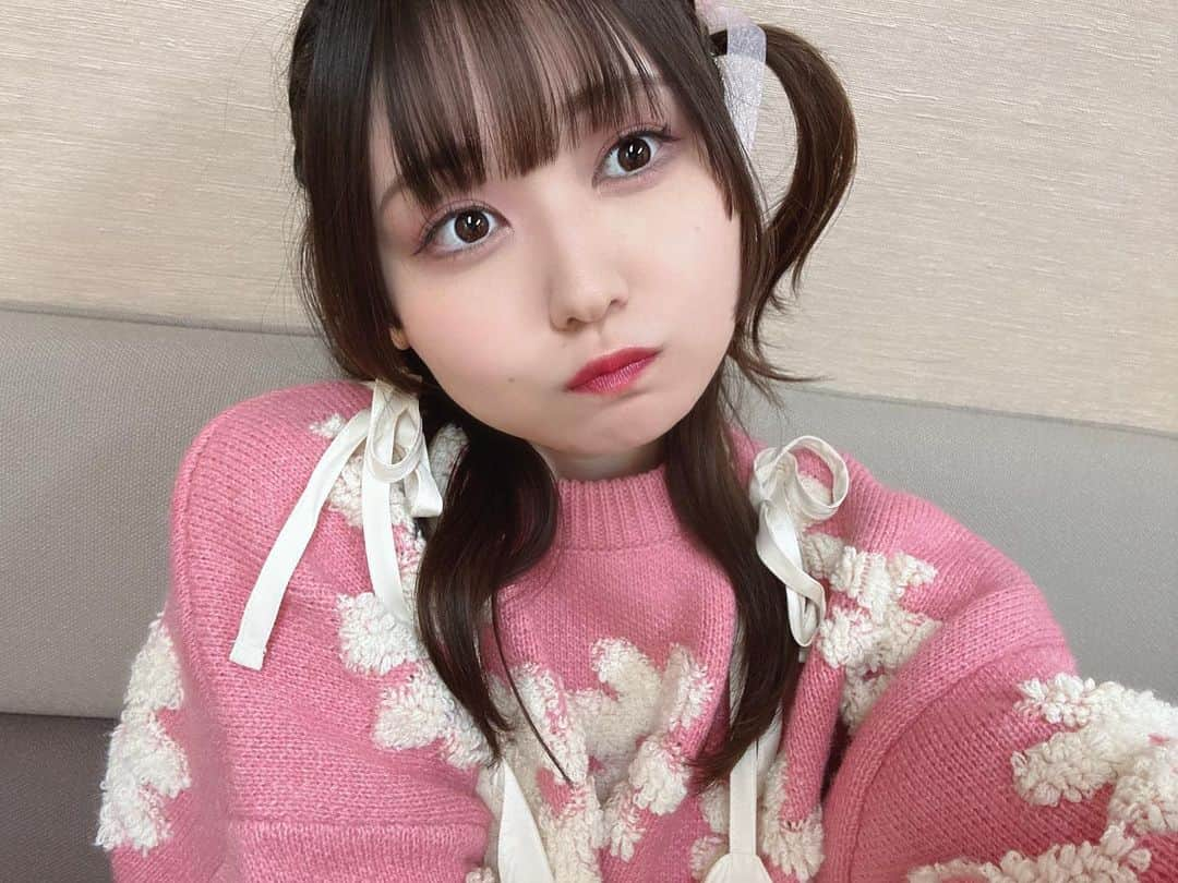 立花日菜さんのインスタグラム写真 - (立花日菜Instagram)「まとスレ🍑⛓️先行上映会＋生トパ!! ⠀ ⠀ まとスレずくしの一日💨💨💨 寧ちゃん風の髪型に まとスレらしく鎖⛓️もつけてもらったの❕ ⠀ あかりんさんとは先行上映会からご一緒してました♡ 写真一緒にたくさん撮ってくれた...すき... ⠀ そして夜は生トパ!!🍑🍑⛓️🍑 あかりんさんとゆめちゃん、ねねさんとご一緒しました！ ゆうじ(？)はいなかったけど女子会みたいで楽しかったな... ⠀ 魔都精兵のスレイブ、1月より放送スタートです💨 これからもよろしくお願いいたします🙇🏻‍♀️」11月30日 18時19分 - 17.tachibana