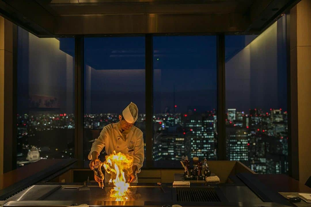 ホテルオークラ東京 Hotel Okura Tokyoさんのインスタグラム写真 - (ホテルオークラ東京 Hotel Okura TokyoInstagram)「さざんかのクリスマスメニュー🎄 Sazanka's Christmas menu🍴  「クリスマス特別メニュー」 鉄板焼 さざんか オークラ プレステージタワー 41階 12月1日(金)～25日(月)まで  “Christmas Special Menu” Teppanyaki Sazanka Location: 41st Floor, The Okura Prestige Tower Available from December 1st to 25.  #クリスマスメニュー #眺望の良いレストラン  #東京鉄板焼 #東京レストラン #最上階レストラン  #theokuratokyo #オークラ東京 #東京ホテル #ラグジュアリーホテル #Christmasmenu #tokyorestaurant #tokyoview #nightview  #tokyohotel #lhw #lhwtraveler #uncommontravel #东京 #酒店 #도쿄 #호텔 #일본 #ญี่ปุ่น #โตเกียว #โรงแรม」11月30日 18時25分 - theokuratokyo