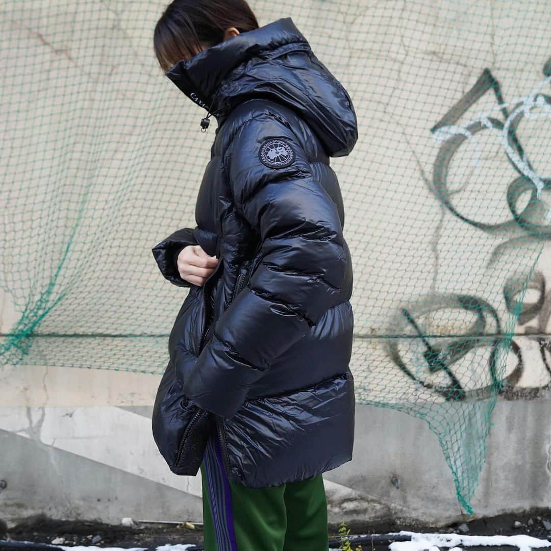 MāWさんのインスタグラム写真 - (MāWInstagram)「. [CANADA GOOSE] Cypress Puffer Black Label 2239LB.  サイプレス パッファーは、リサイクルされたフェザーライトリップストップ素材を使用したエッセンシャルスタイルです。  これまでのサイプレスコレクションと比較すると、ボリュームあるデザインと最大の保温力が特徴です。 パッカブル機能を搭載し、外出時には簡単に収納できるので、冬の理想的なパートナーになるでしょう。  -  #mawsapporo #MāW #insonlinestore #canadagoose #marmotcapital #sapporo #hokkaido #23aw」11月30日 9時33分 - maw_sapporo