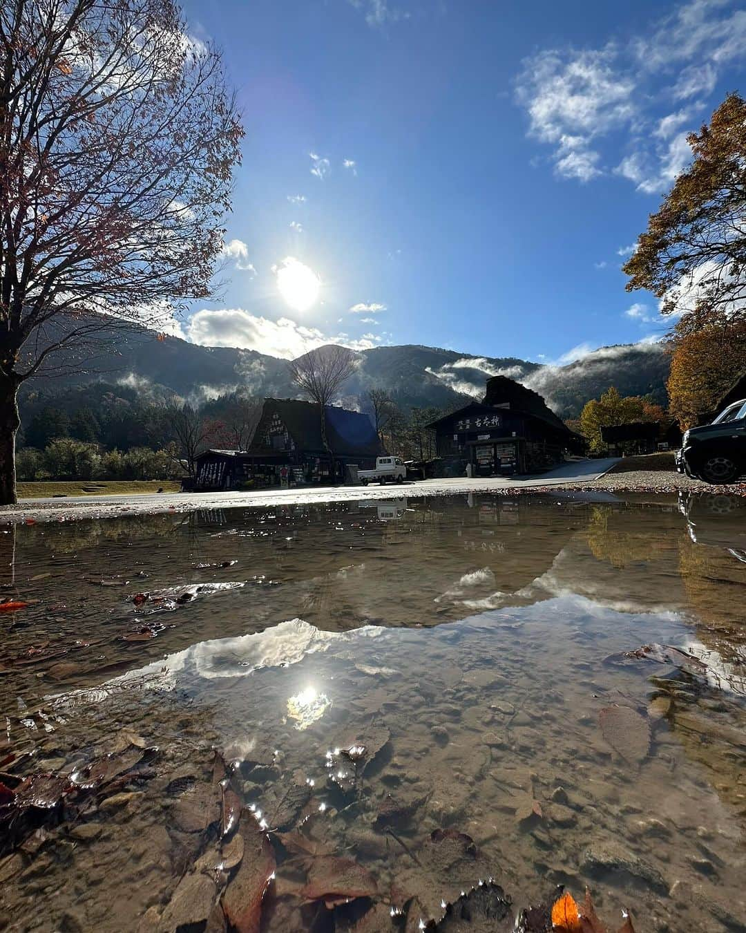 池田航さんのインスタグラム写真 - (池田航Instagram)「ZIP！旅するエプロン岐阜県編 最終日でした☺️  最後の食材は世界遺産白川郷の  #すったて汁 ！！ 豆腐をすりおろしたスープで煮込んだお鍋が絶品！  すったて汁そのものの味とイタリアンの2種類の味が楽しめるロールキャベツに大変身！！？  白川郷、是非皆様も足を運んでみてください✨️！！  今日も素敵な食材と暖かい現地の方達との出会いに感謝💓   次回もお楽しみに☀️  朝お仕事で見られない方に、旅するエプロンTikTokが開設されました！ 【旅するエプロン】でTikTok検索すれば見られます✨️ ぜひフォローよろしくお願いいたします😍  #ZIP #旅するエプロン #スピッツ #Spitz #ZIPファミリー  #水卜麻美 さん  #池田航  @kohcooking    #伊藤楽  @gaku_jh122」11月30日 9時26分 - kohcooking