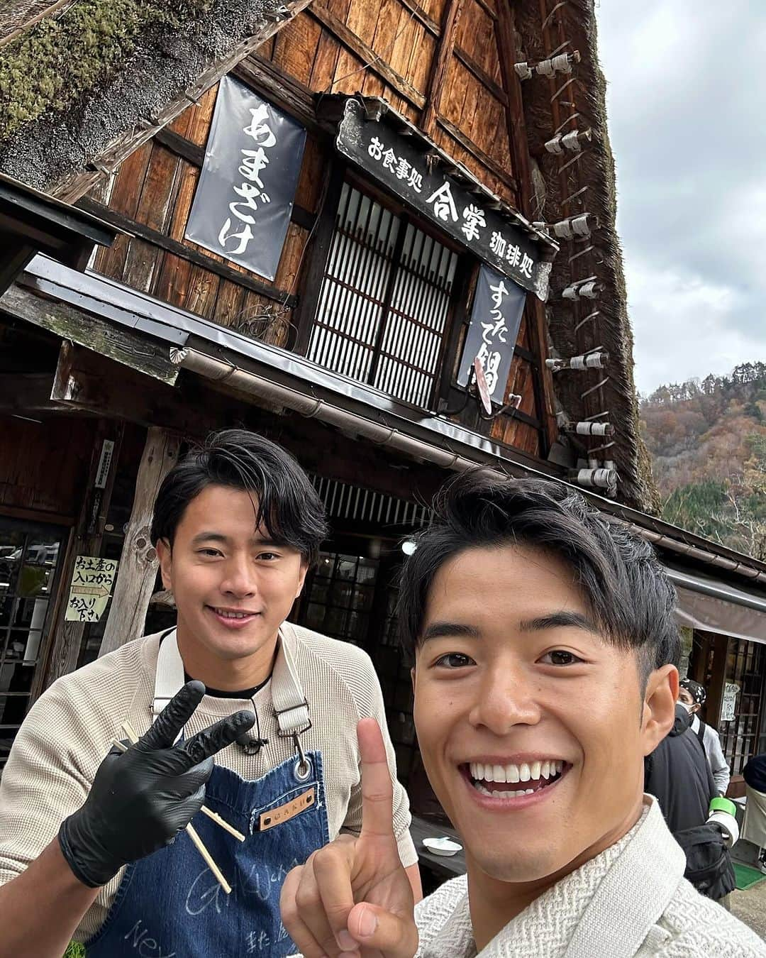 池田航さんのインスタグラム写真 - (池田航Instagram)「ZIP！旅するエプロン岐阜県編 最終日でした☺️  最後の食材は世界遺産白川郷の  #すったて汁 ！！ 豆腐をすりおろしたスープで煮込んだお鍋が絶品！  すったて汁そのものの味とイタリアンの2種類の味が楽しめるロールキャベツに大変身！！？  白川郷、是非皆様も足を運んでみてください✨️！！  今日も素敵な食材と暖かい現地の方達との出会いに感謝💓   次回もお楽しみに☀️  朝お仕事で見られない方に、旅するエプロンTikTokが開設されました！ 【旅するエプロン】でTikTok検索すれば見られます✨️ ぜひフォローよろしくお願いいたします😍  #ZIP #旅するエプロン #スピッツ #Spitz #ZIPファミリー  #水卜麻美 さん  #池田航  @kohcooking    #伊藤楽  @gaku_jh122」11月30日 9時26分 - kohcooking