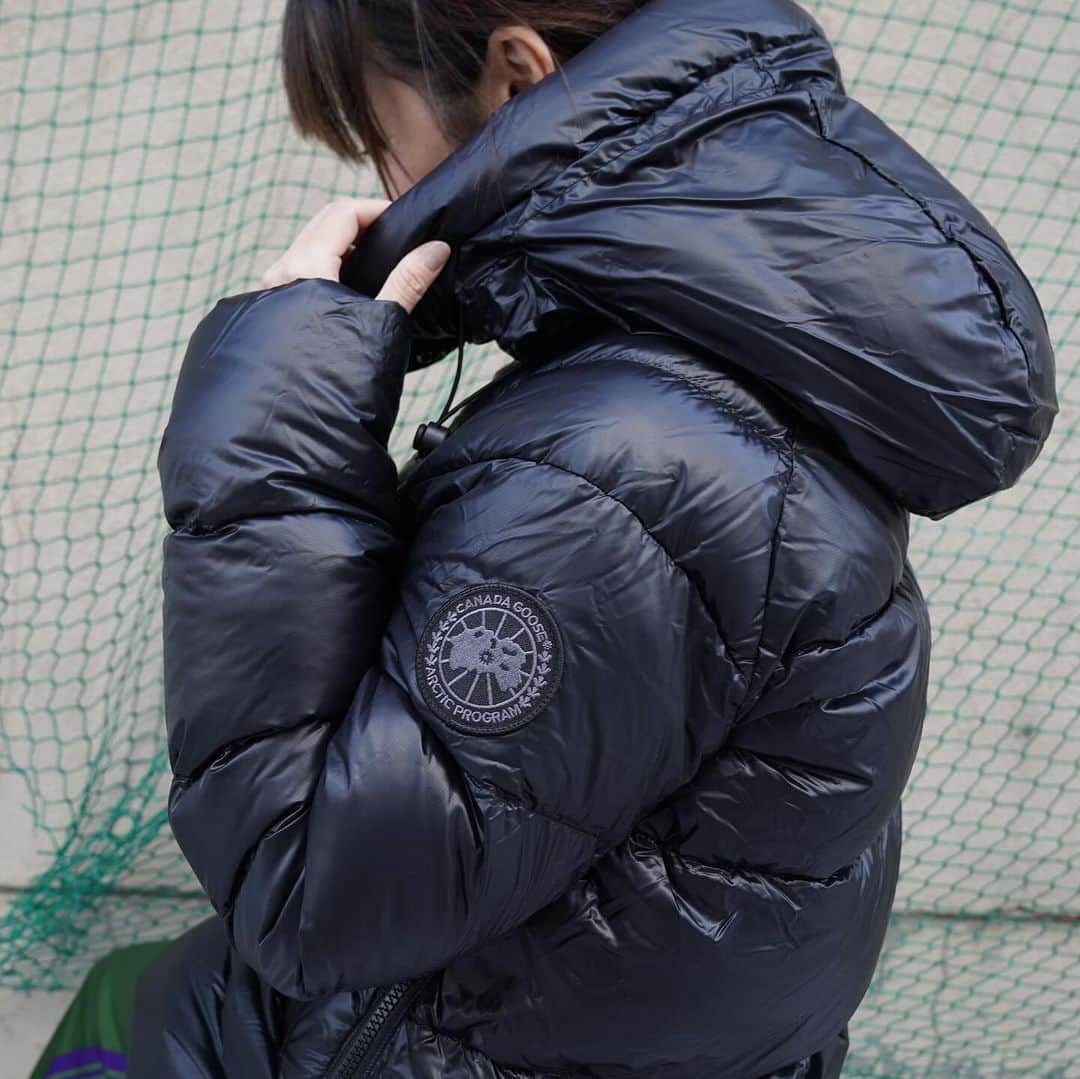 MāWさんのインスタグラム写真 - (MāWInstagram)「. [CANADA GOOSE] Cypress Puffer Black Label 2239LB.  サイプレス パッファーは、リサイクルされたフェザーライトリップストップ素材を使用したエッセンシャルスタイルです。  これまでのサイプレスコレクションと比較すると、ボリュームあるデザインと最大の保温力が特徴です。 パッカブル機能を搭載し、外出時には簡単に収納できるので、冬の理想的なパートナーになるでしょう。  -  #mawsapporo #MāW #insonlinestore #canadagoose #marmotcapital #sapporo #hokkaido #23aw」11月30日 9時35分 - maw_sapporo