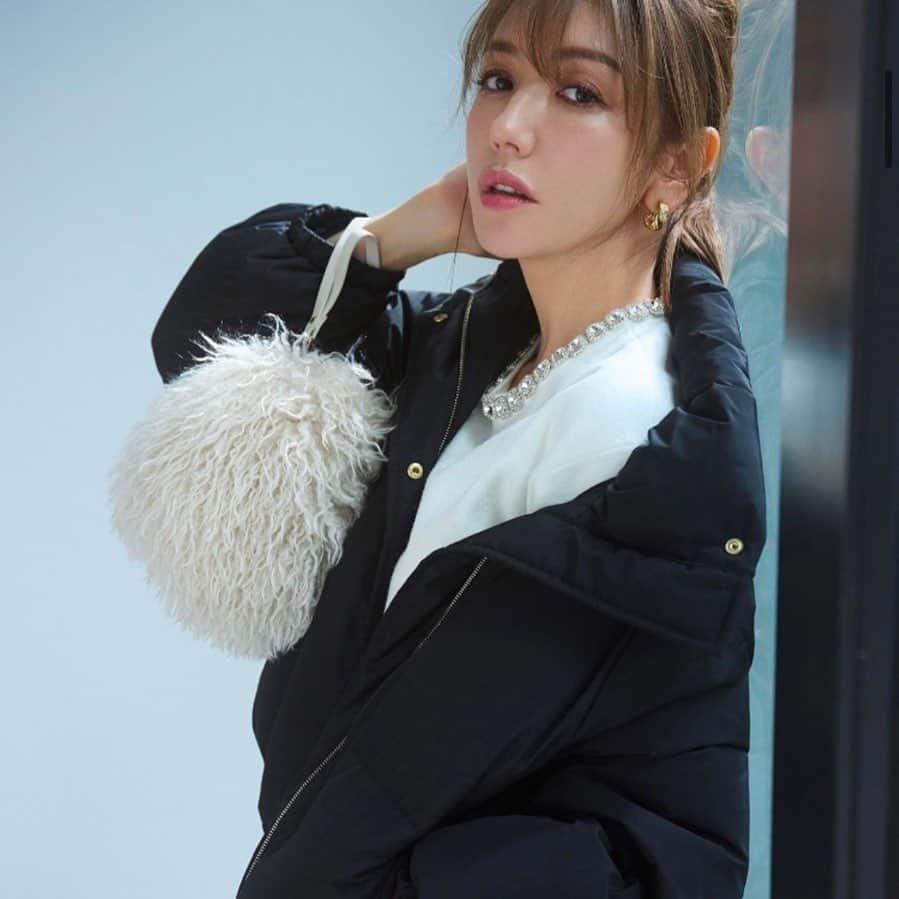 美香のインスタグラム：「GOOd morning❤️  今日も刺激的な１日を！  @jusglitty_official」