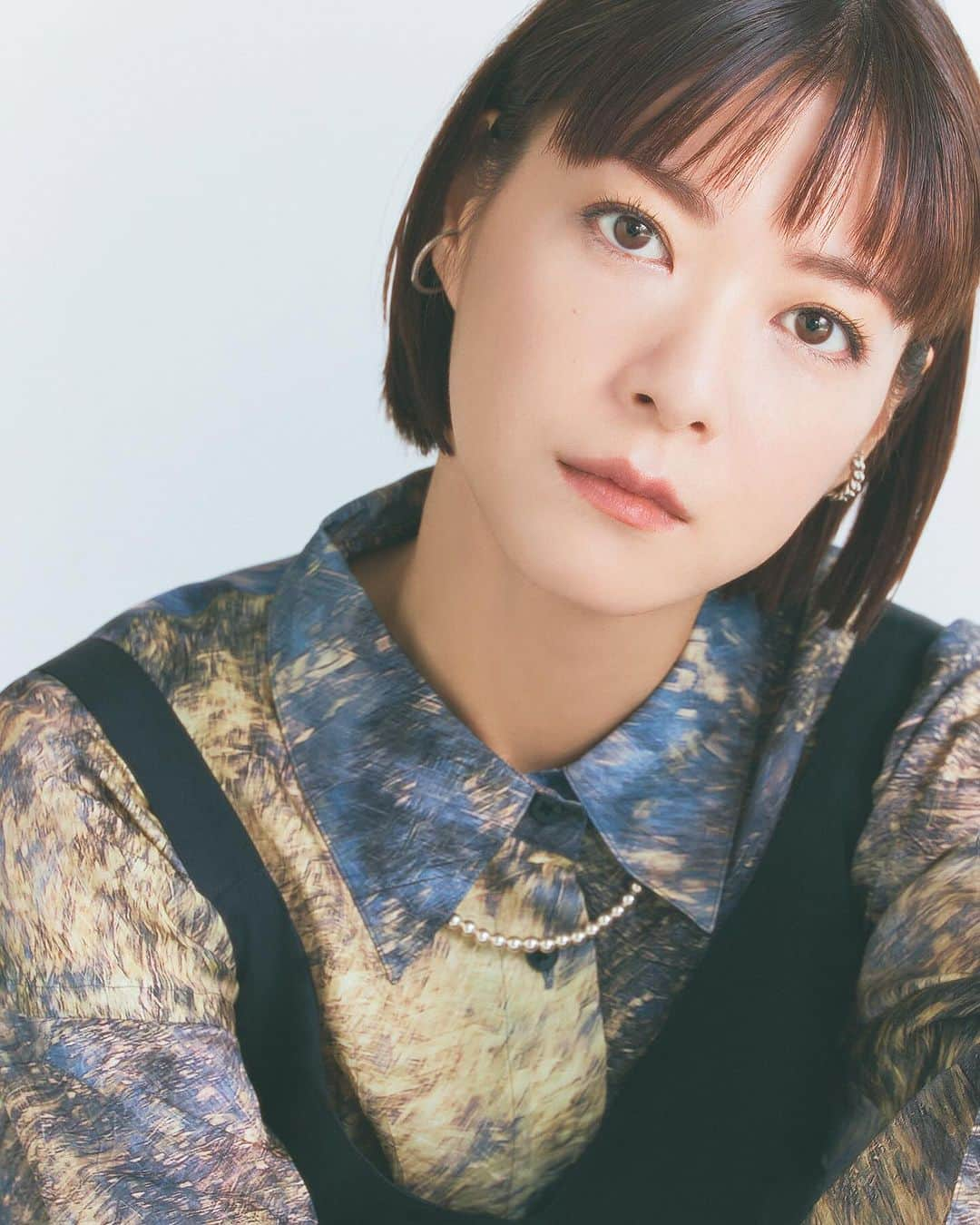 上野樹里のインスタグラム：「web情報📕  🔸LEE https://lee.hpplus.jp/column/2797860/  🔸 NeoL https://www.neol.jp/movie-2/124911/  #隣人X疑惑の彼女 公開は明後日12/1📽️ 舞台挨拶付き12/2 @新宿ピカデリー は、残席わずかです❣️ 皆さんぜひ遊びに来てくださいね😄  https://www.smt-cinema.com/site/shinjuku/index.html」