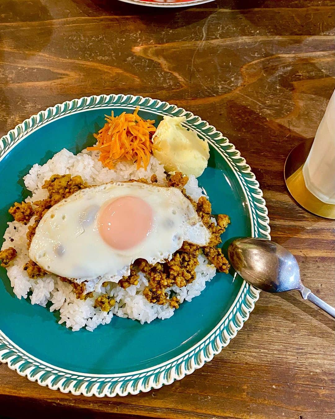 ドーキンズ英里奈さんのインスタグラム写真 - (ドーキンズ英里奈Instagram)「天文館でカレーなら  📍BEZ CURRY イエローカレーとレッドカレー 辛さは3つから選べます トッピングを目玉焼きに変更して🍳❤️  スパイス効いてて野菜の味もしっかりで 美味しかった😋  #BEZCURRY #天文館グルメ #鹿児島グルメ #カレー部」11月30日 9時54分 - erinadawkins