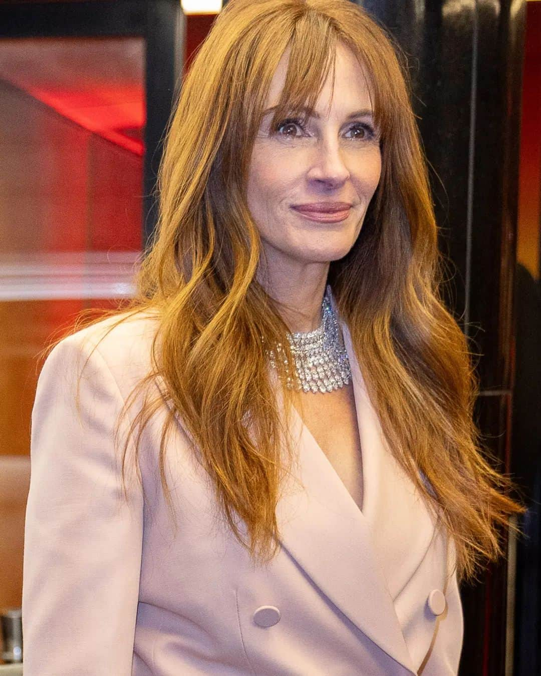 ジュリア・ロバーツ（ファンアカウント）のインスタグラム：「@JuliaRoberts in London for a Leave the World Behind special screening. #juliaroberts @leavetheworldbehind @netflix @samesmail @mmyhala #leavetheworldbehind」