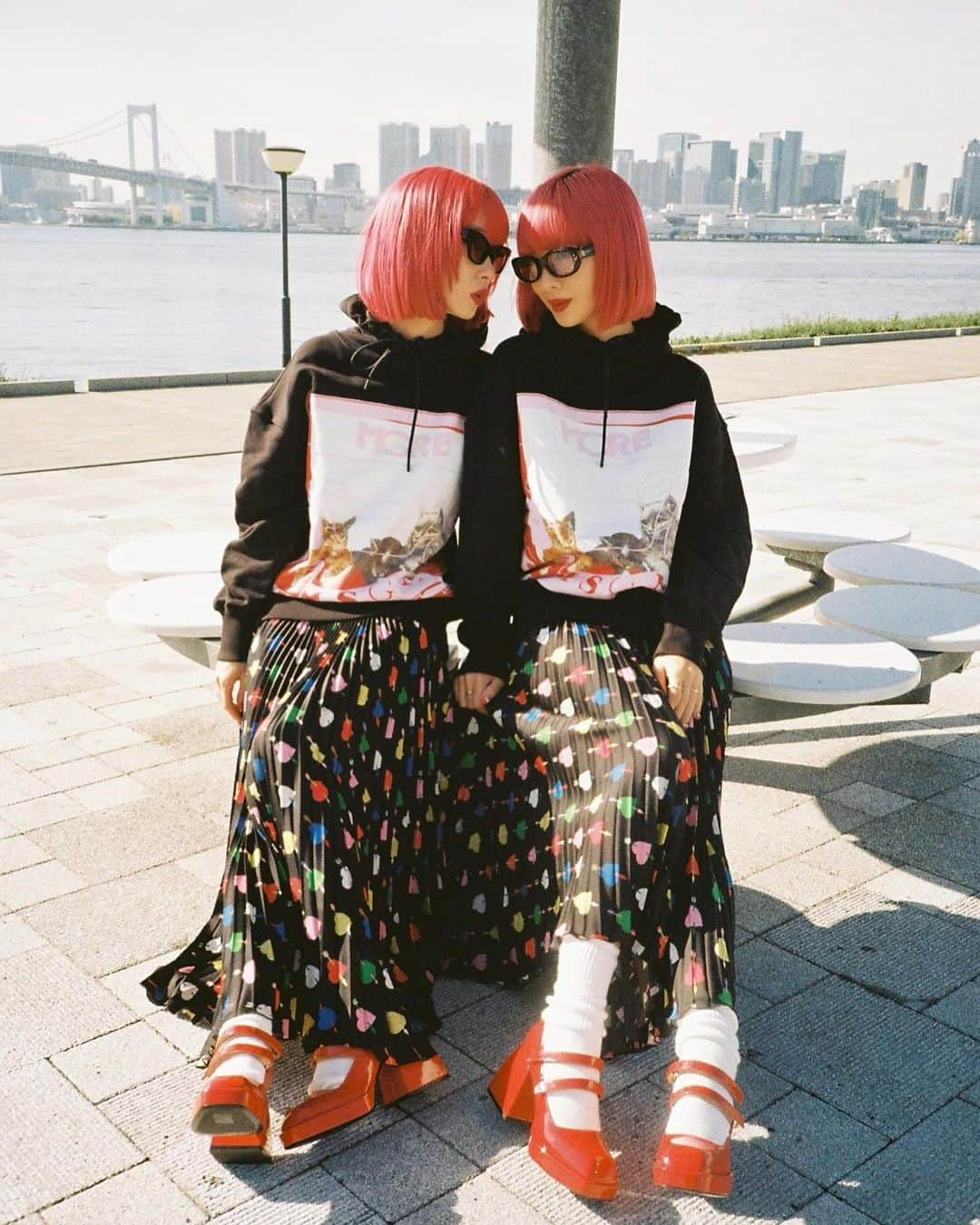 AMIさんのインスタグラム写真 - (AMIInstagram)「お天気が良いだけで 幸せ🦋✨  パーカーとスカートは @msgm  @massimogiorgetti ❤️ ヒールは @nodaleto 👠  #amiayastyle #amiayafilm」11月30日 10時07分 - amixxamiaya