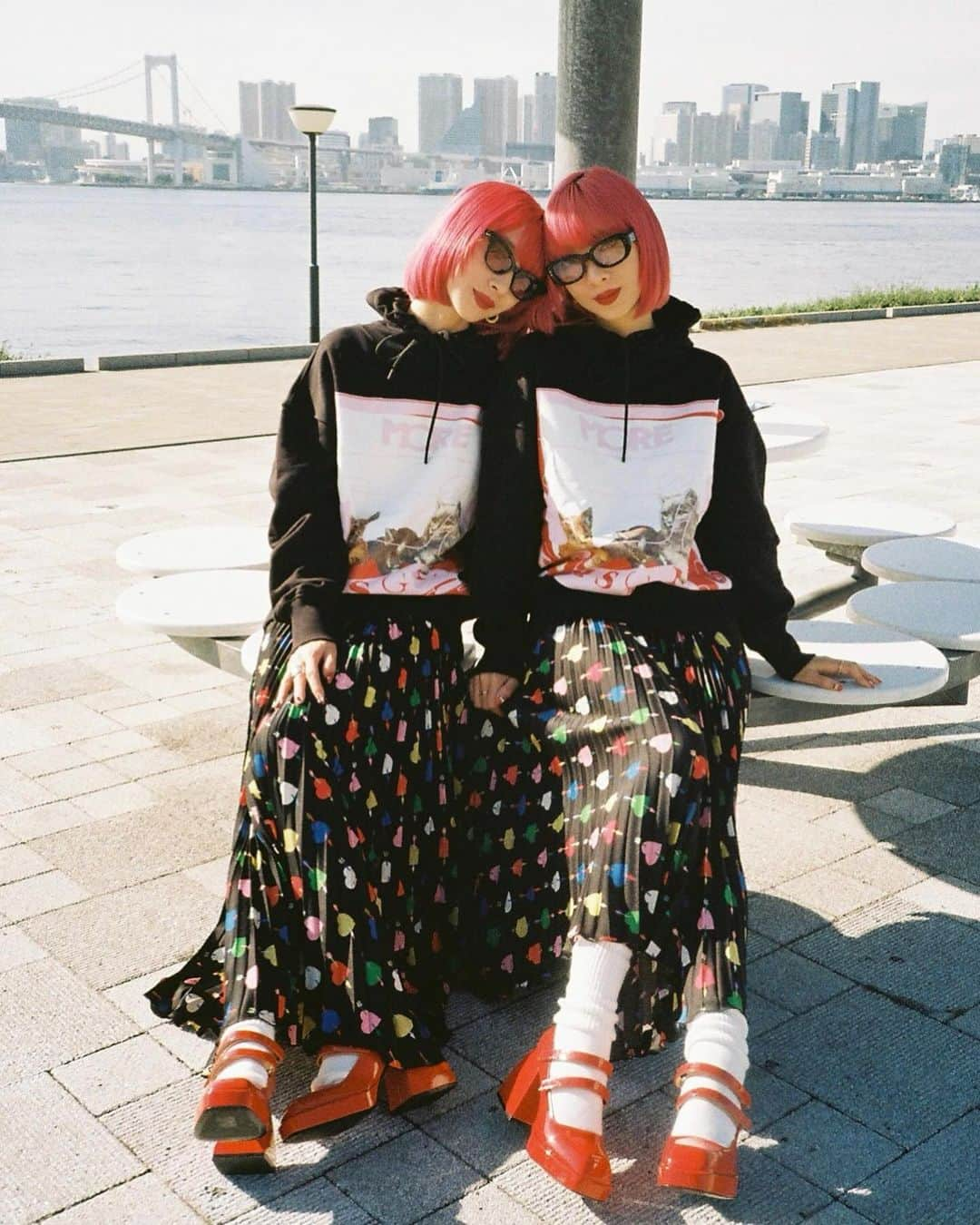 AMIさんのインスタグラム写真 - (AMIInstagram)「お天気が良いだけで 幸せ🦋✨  パーカーとスカートは @msgm  @massimogiorgetti ❤️ ヒールは @nodaleto 👠  #amiayastyle #amiayafilm」11月30日 10時07分 - amixxamiaya