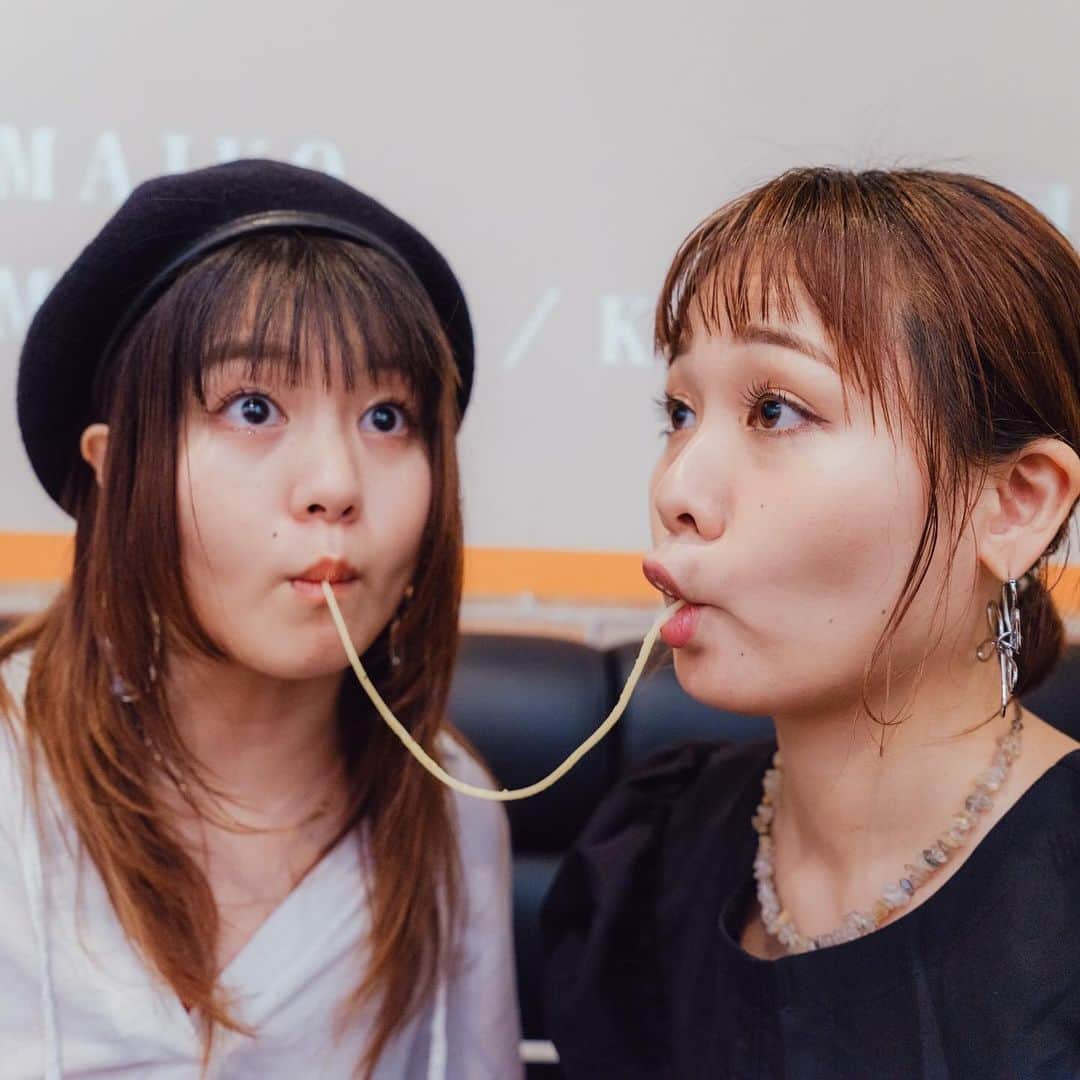 MAIKO さんのインスタグラム写真 - (MAIKO Instagram)「楽しい事も悔しい事もおいしいパスタも半分こっ🍝✌️  #sevenoops #2枚目じわる😂」11月30日 10時13分 - maiko_oops