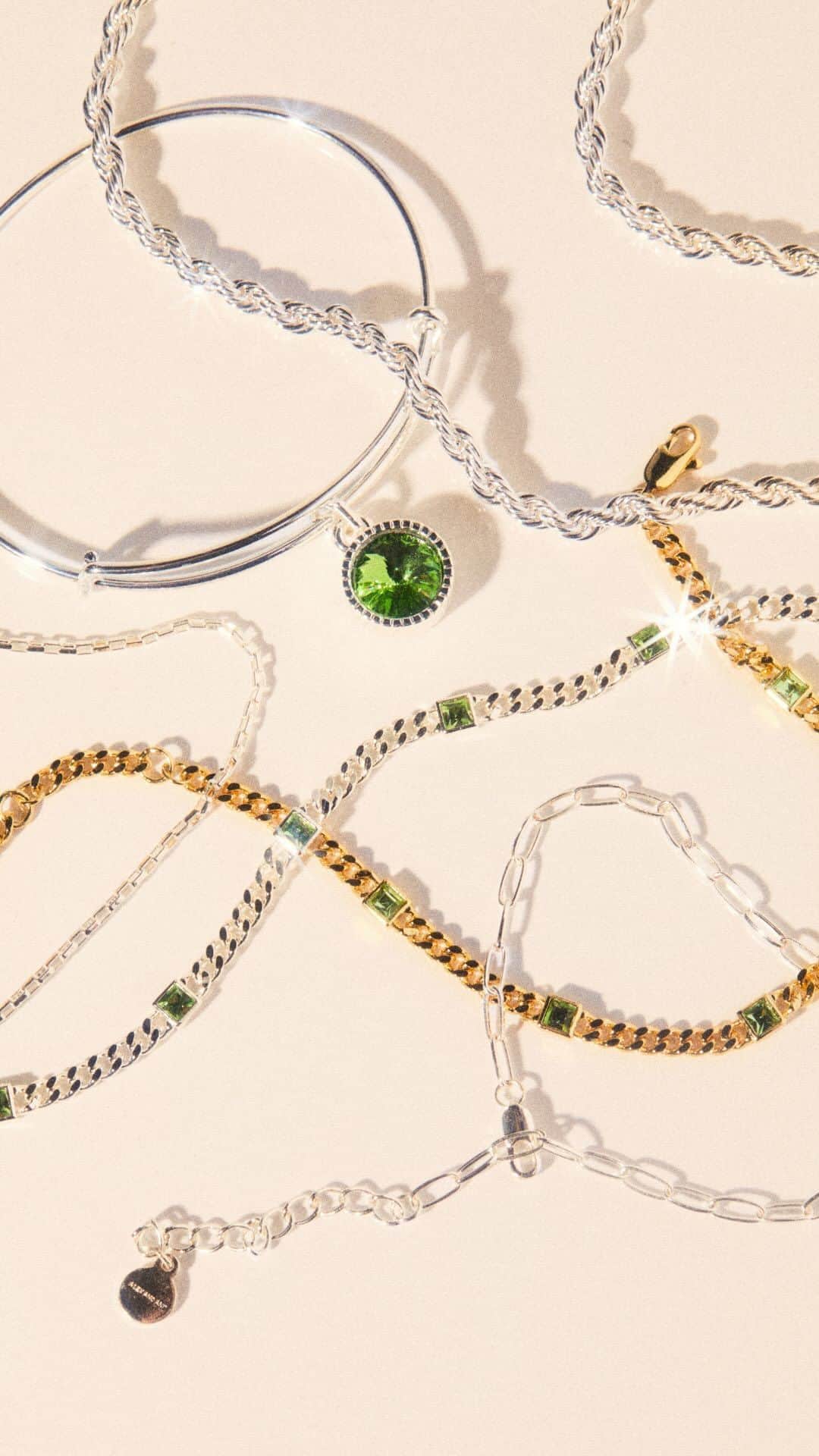 アレックスアンドアニのインスタグラム：「A little something for everyone, including yourself 😉 Shop each of these bracelets for 40% off now!   #wristparty #alexandani #bracelet #harrypotter #barbiecore #tennisbracelet #giftsformom #giftguide #giftsforher」