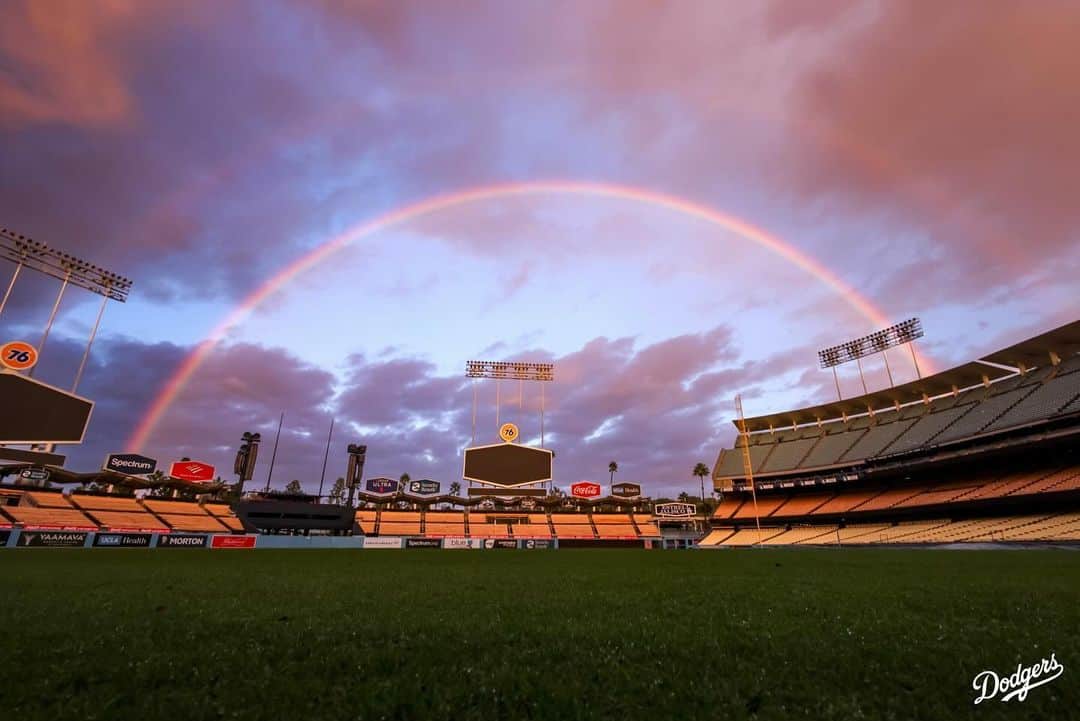 Los Angeles Dodgersさんのインスタグラム写真 - (Los Angeles DodgersInstagram)「A rainbow over Dodger Stadium for Vin’s birthday. 🥹」11月30日 10時20分 - dodgers