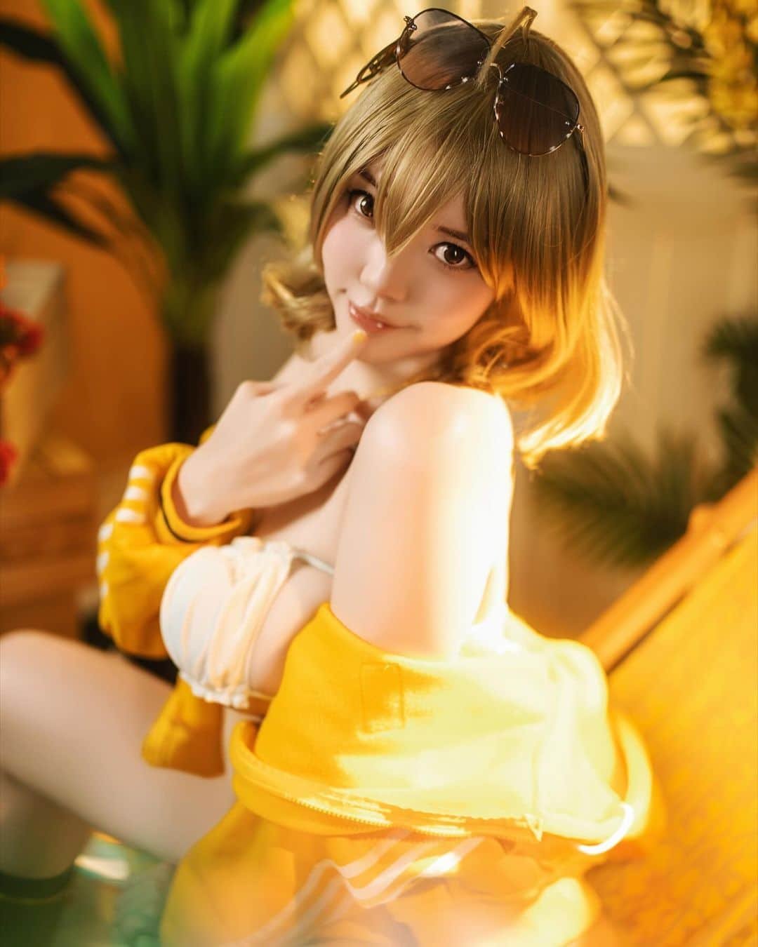 YingTzeさんのインスタグラム写真 - (YingTzeInstagram)「“ Yes this swimsuit is pretty skimpy … Hey !! Get your mind out of the gutter ! “ 😠  Sparkling Summer : Anis is Set D for this month’s photo set ~ today is the last day for Nov’s P💛treon . 30 HD photos + 10 Selfie Set !  p/s : Thank you for your support , my Summer Nikke Photobook is sold out in Singapore 🫣♥️  📸 @prestonles.ig  Studio @peoplegraphy」11月30日 10時36分 - yingtze