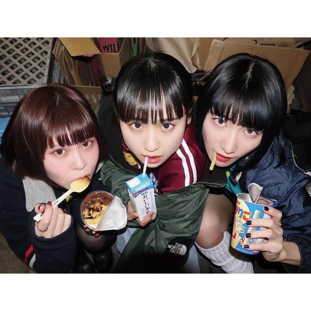 WEGOさんのインスタグラム写真 - (WEGOInstagram)「ㅤㅤㅤㅤㅤㅤㅤㅤㅤㅤㅤㅤ"TokyoGroove" supported by WEGO WEGOが主催する音楽イベント“Tokyo Groove”。 今回で3回目となる“TokyoGroove”が12/6(水)に開催いたします！  一夜限りのスペシャルコラボLiveとなりますので、皆様是非お越しくださいませ♪ Tokyo Grooveコラボグッズの販売も当日会場限定で行いますので、そちらもお見逃しなく！  【“TokyoGroove“ supported by WEGOとは？】 株式会社インターグルーヴプロダクションズとこれからの日本の音楽シーンを担う新進気鋭アーティストとファッションとの融合をコンセプトにしたイベント。 今後メディア展開やグッズの共同プロデュースなどのコラボレーションを予定。  【イベント概要】 ■日程 12/6(水) 開場 18:30　開演 19:00  ■会場 Spotify O-WEST（渋谷区円山町2-3 2F Shibuya Ward Maruyamacho 2-3 2F）  ■チケット 完売  【出演アーティスト(アルファベット順）】 サバシスター / This is LAST / プッシュプルポット  【グッズ】 販売日：12/6(水) 販売店舗：ライブ当日会場にて販売予定 お支払い方法：現金のみ  ・Tシャツ ¥3,850(tax in) color：pink / white size：F  ・マフラータオル ¥2,200(tax in) color：pink  ・ラバーバンド¥880(tax in) color：black size：F  ・ステッカー¥440(tax in) color：柄1」12月1日 17時00分 - wego_official