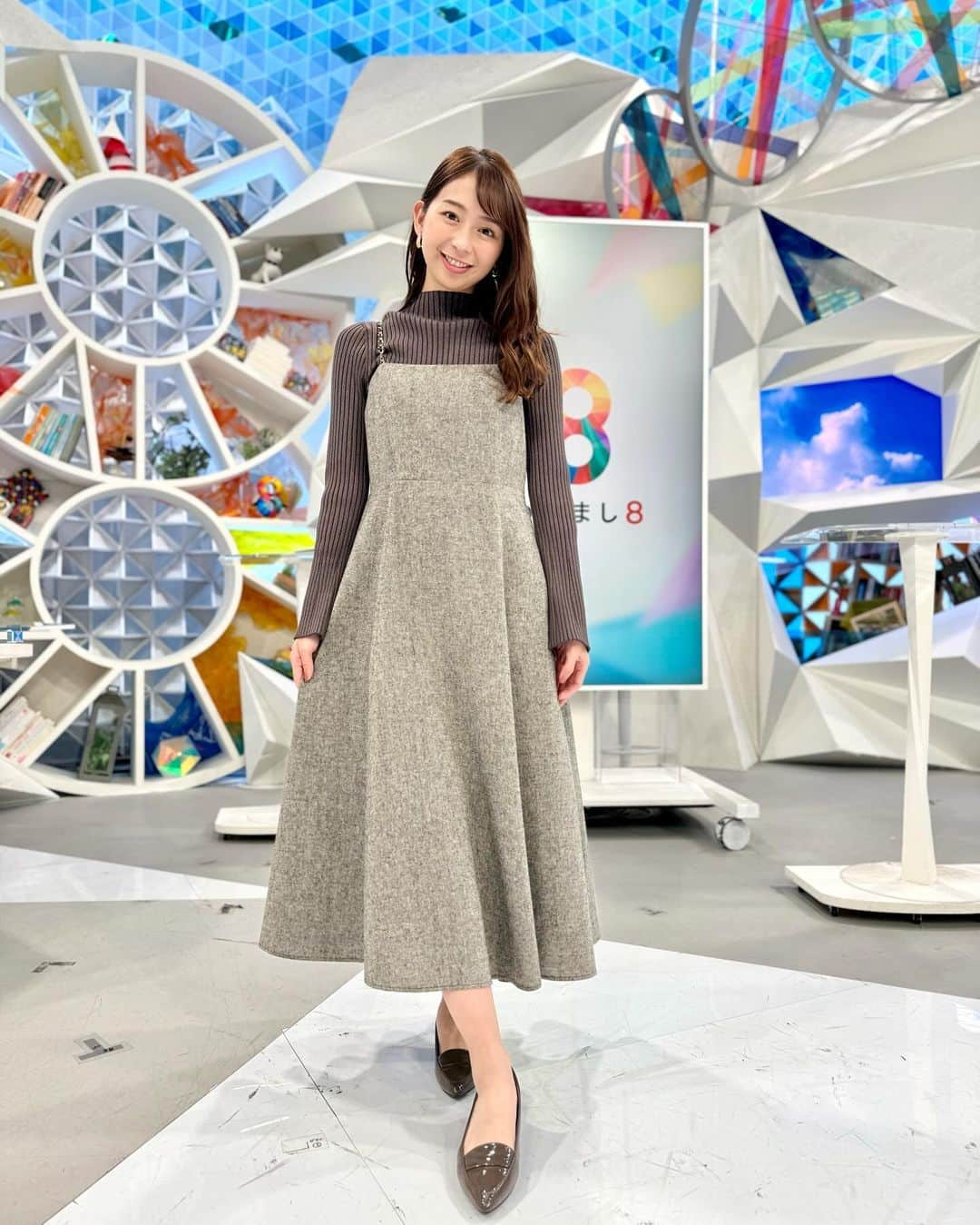 フジテレビ「めざまし8」さんのインスタグラム写真 - (フジテレビ「めざまし8」Instagram)「. 🧸きょうのこむっち🤎 ❁.｡.:*:.｡.✽.｡.:*:.｡.❁.｡.:*:.｡.✽.｡.:*:.｡.❁  チェーンストラップがレトロっぽい⛓️こむっちStyle👡  大阪・関西万博開幕まで500日🚩 万博行ったことがないので行きたいなあ💭  ✼••┈┈┈┈┈••✼✼••┈┈┈┈┈••✼  🤎ワンピース&ニット @naturalbeautybasic_official 💠アクセサリー @osewaya_official  #めざまし8 #小室瑛莉子 #こむっち #衣装 #fashion #fashionstyle #ootd」11月30日 10時52分 - mezamashi8.tv