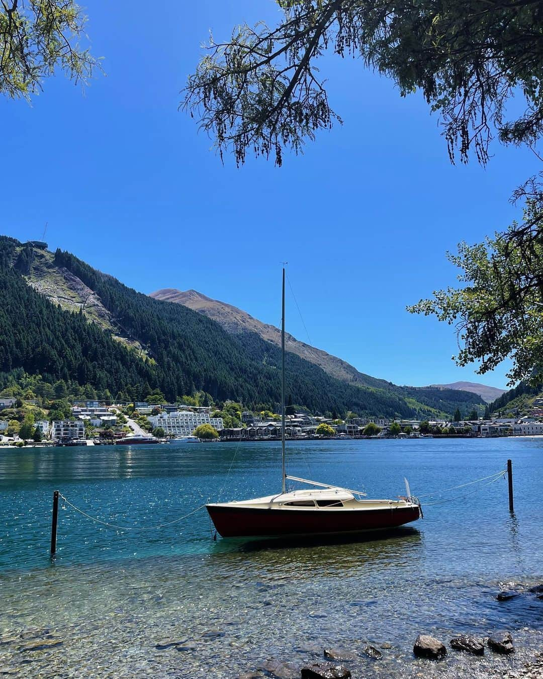 ティナ・ルイーズさんのインスタグラム写真 - (ティナ・ルイーズInstagram)「Everything so green and picturesque 🇳🇿❤️ #queenstown #newzealand」11月30日 11時04分 - tinalouise