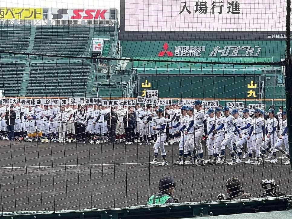 白木夏子さんのインスタグラム写真 - (白木夏子Instagram)「武蔵野大学EMCの教員や学生たちもら駆けつけて、応援しました。球児たち、かっこよかったな〜！ 朝から全国のテレビや新聞などで取り上げられていて、ひとりの学生 @anonatsu_yuto 大武優斗のアイデアから始まったプロジェクトが多くの人を巻き込み、こうした形で本当に甲子園球場で、北海道から沖縄までの元高校球児たちを集めて実現できたことは本当にすごいことだと思います。  #あの夏を取り戻せ #甲子園球場 #あの夏を取り戻せプロジェクト」11月30日 11時18分 - natsukoshiraki