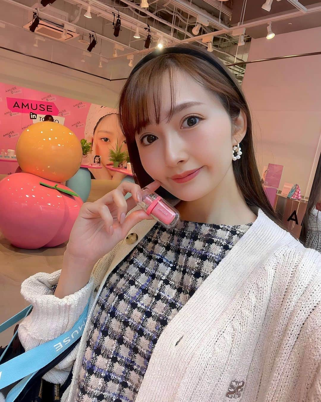 西村笑花さんのインスタグラム写真 - (西村笑花Instagram)「♡ ・ ・ 先日 @amuse.jp のpopupイベントへ 行ってきました🦋💋💕  AMUSEのリップは しっかり発色してくれて ちゅるちゅる唇になれるティント♡  ジェルフィットティントの 日本限定カラーは3色あるよ！💕 🌸桜ジェリー 🎃パンプキンジェリー 🍒東京チェリー  私がつけているのは桜ジェリー♡ くすみピンク系のカラーで可愛いです🍑♡  #AMUSE #アミューズ #韓国コスメ  #ジェルフィットティント #ビーガンメイク  #ティントリップ #ティント」11月30日 11時11分 - emika_nishimura