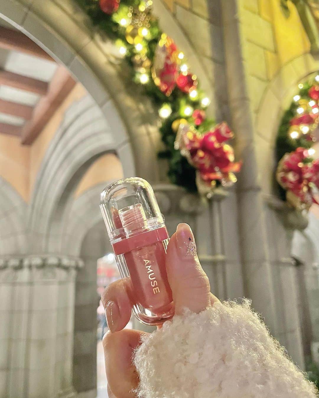 西村笑花のインスタグラム：「♡ ・ ・ 先日 @amuse.jp のpopupイベントへ 行ってきました🦋💋💕  AMUSEのリップは しっかり発色してくれて ちゅるちゅる唇になれるティント♡  ジェルフィットティントの 日本限定カラーは3色あるよ！💕 🌸桜ジェリー 🎃パンプキンジェリー 🍒東京チェリー  私がつけているのは桜ジェリー♡ くすみピンク系のカラーで可愛いです🍑♡  #AMUSE #アミューズ #韓国コスメ  #ジェルフィットティント #ビーガンメイク  #ティントリップ #ティント」