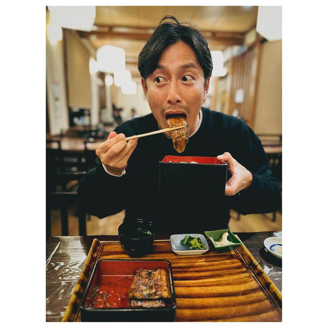 肥野竜也さんのインスタグラム写真 - (肥野竜也Instagram)「＂舌じゃないからね＂ @kankohso 地元に戻ったら絶対に食べたい「観光荘」の鰻。 鰻はもちろんですが、わさびタレも本当絶品です。 諏訪地方へお出掛けの際には是非食べてみてください〜 ⁡ #うなぎ #鰻 #観光荘 #長野グルメ #諏訪地方グルメ #宇宙食になった鰻だよ」11月30日 11時15分 - tatsuya_hino
