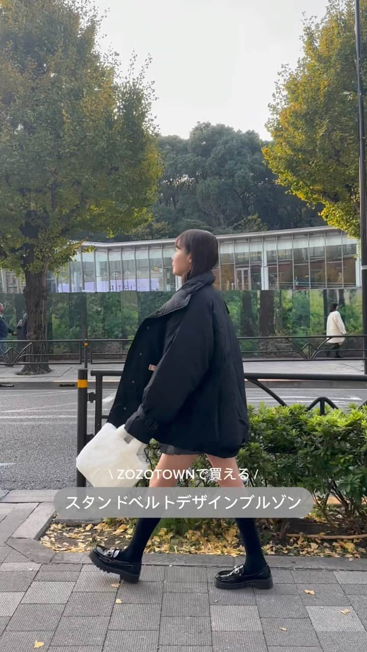 計良日向子（ひなひ）のインスタグラム：「@classicalelf_official . スタンドベルトデザインブルゾン🐑❄️ . . 中綿入りであたたかい🤍 男女兼用だから リンクコーデにもおすすめだよ🫶 (160 Lサイズ ブラック着用) . . #クラシカルエルフ #classicalelf #エルフコーデ #java #ジャバ #ユニクロ #ザラ #zozo #zozotown #zozo購入品 #zozotown購入品 #ブルゾン #スタンドカラー #プチプラコーデ #着回しコーデ」
