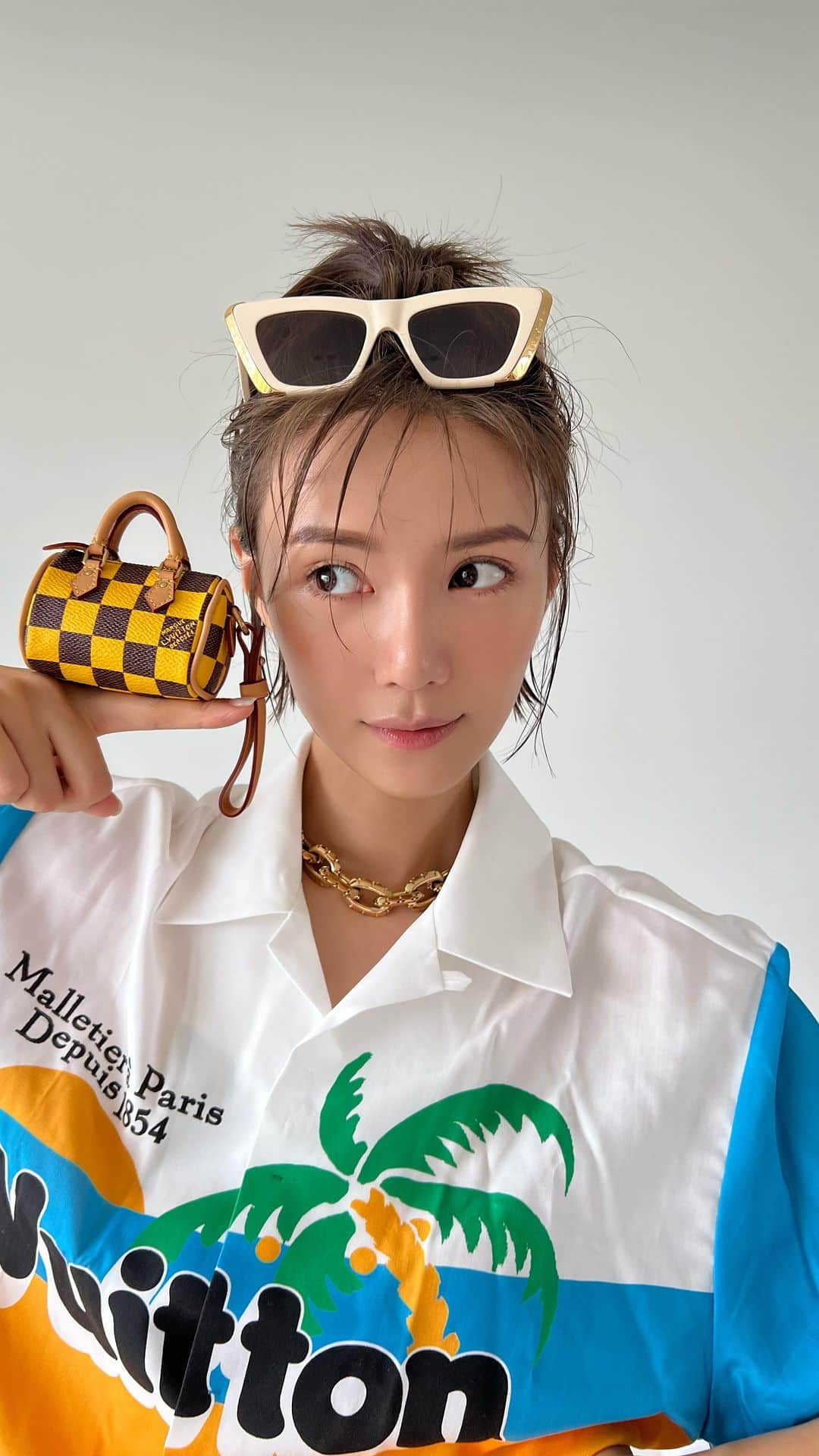 Elva Niのインスタグラム：「This is really happening!!!! Anyone shares the same excitement and anticipation for tonight’s LV first-ever Men’s Pre-Fall 2024 show at the Avenue of Stars in Hong Kong? 🥹✨🇭🇰 @louisvuitton  @pharrell  #louisvuitton  #lvhongkong」