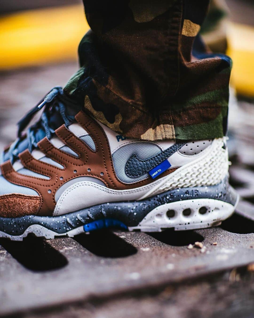 UNDFTDさんのインスタグラム写真 - (UNDFTDInstagram)「UNDEFEATED x Nike Air Terra Humara  Shot in New York City by downtown legend @13thwitness  The UNDEFEATED x Nike Air Terra Humara in ‘Black’ and ‘Archaeo Brown’ will be available on Saturday, 12/2, exclusively at all UNDEFEATED Chapter Stores globally and Undefeated.com at 8am PST.  Shipping internationally, excluding Korea」11月30日 12時00分 - undefeatedinc