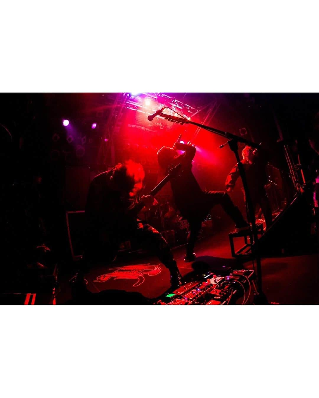 侑威地さんのインスタグラム写真 - (侑威地Instagram)「SiM “PLAYDEAD”  WORLD TOUR SEASON 1@佐賀GEILS  photo by @ishii_maki  #rottengraffty #sim #playdeadworldtourseason1」11月30日 12時08分 - yuichi_rotten