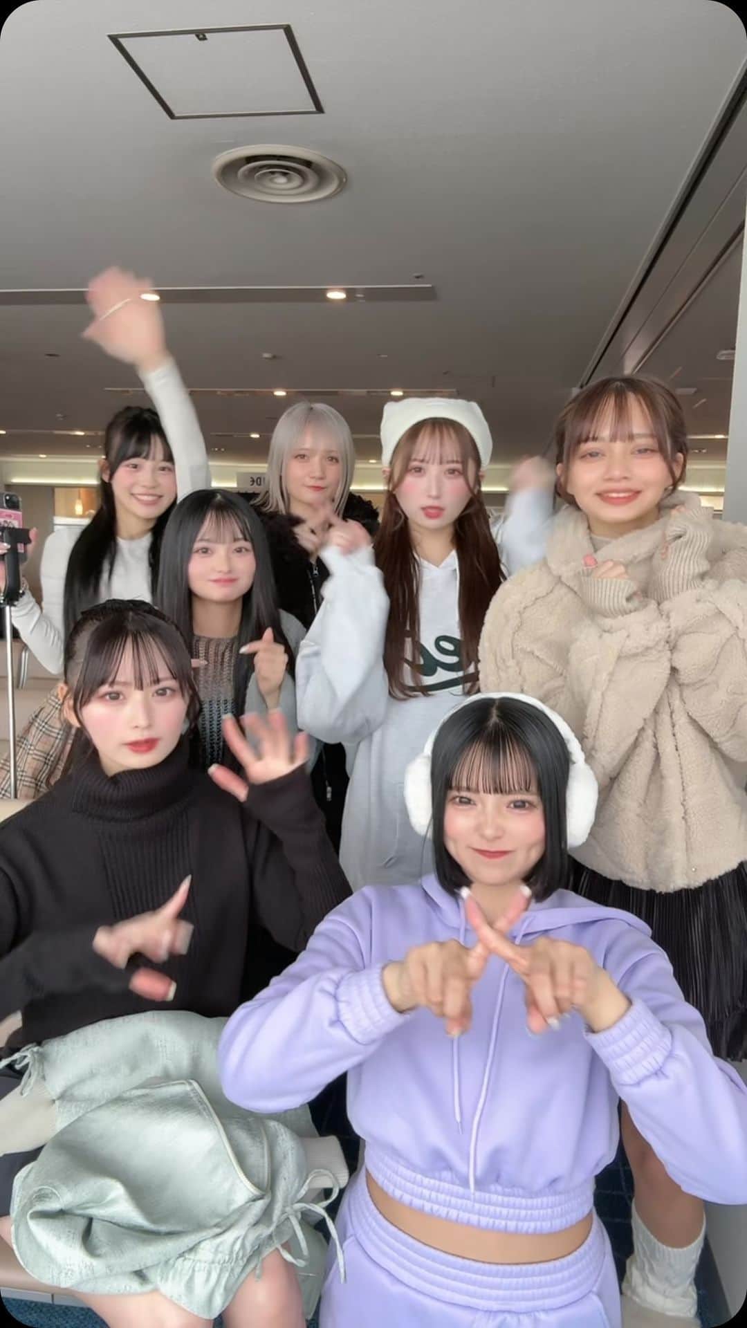 のインスタグラム：「空港で待ち合わせで50分も集合できない失敗したうちら」