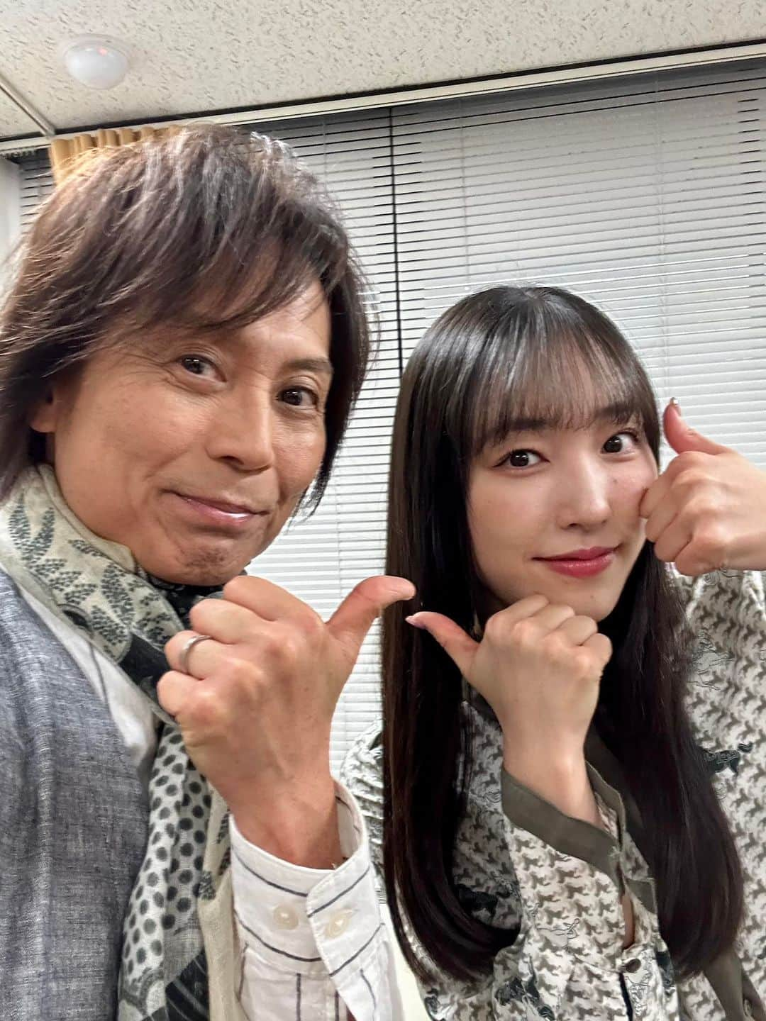 つんく♂のインスタグラム：「譜久村、モーニング娘。卒業、おめでとう。 長い間、お疲れさん。 しばらくゆっくり休んでください。  実は、こないだ対談してきたので、明日くらいにアップしまーす。  お楽しみに！  #譜久村聖 #つんく #モーニング娘 #ハロプロ #横アリ #卒業コンサート #ふくちゃん」