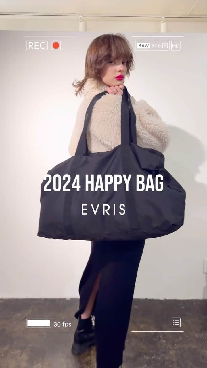 EVRISのインスタグラム：「⠀ 【2024 HAPPY BAG】  予約受付開始中✅  ♥EVRISオリジナル商品を含む全5アイテム入り！ ♥アイボリー/ブラックの2色展開！お好きなカラーを選べます♪ ※限定のニットセットアップも入っております。 ♥旅行などに使える大きめBAGに入れてお届け！  詳しくはストーリーズからCHECK!!! ___________________________________________ 🔻公式通販サイトRUNWAY channelは  @evris_official TOPのURLから✔︎  #EVRIS」